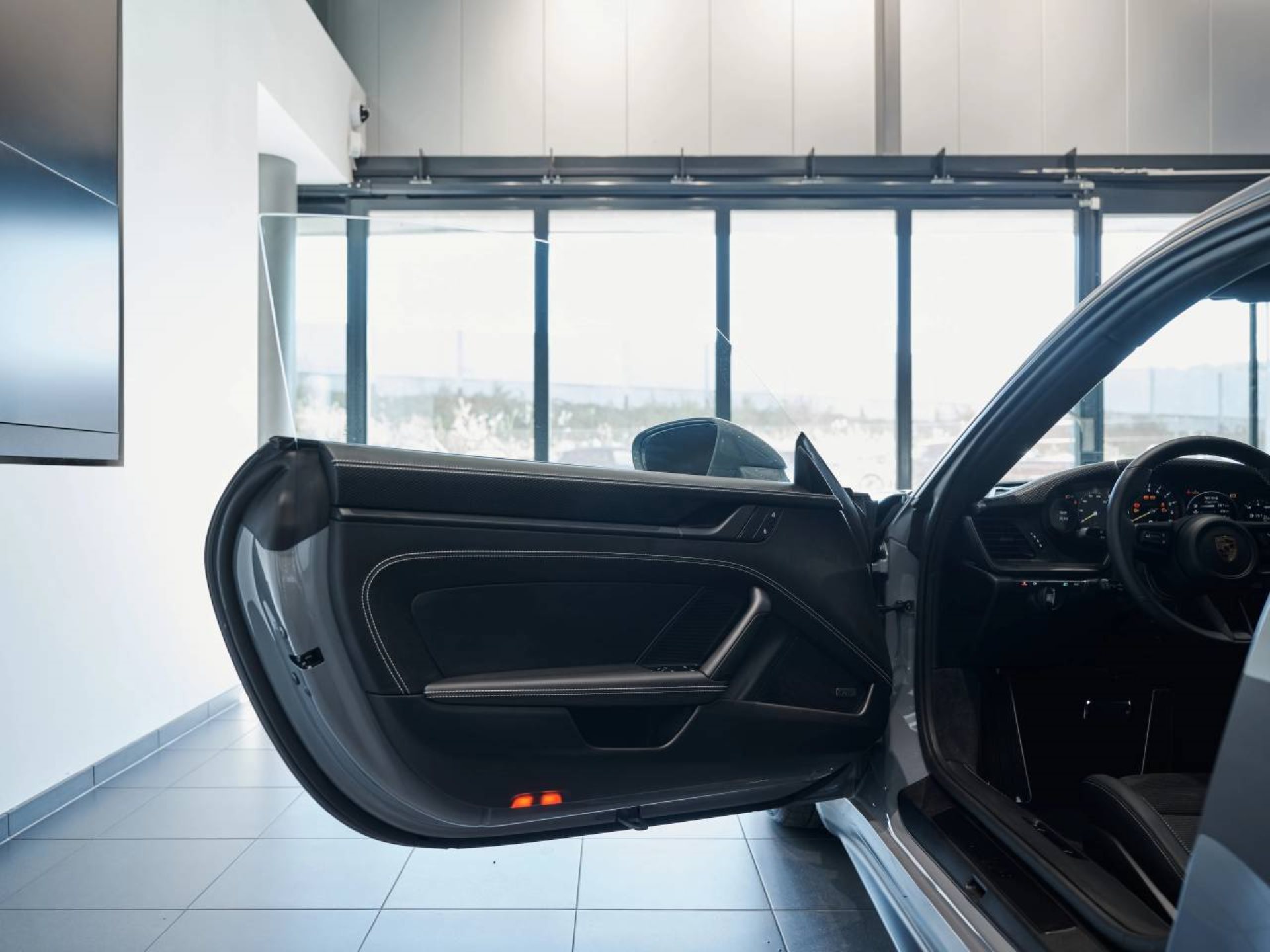 PORSCHE 911 GT3 mit Touring-Paket-image-15