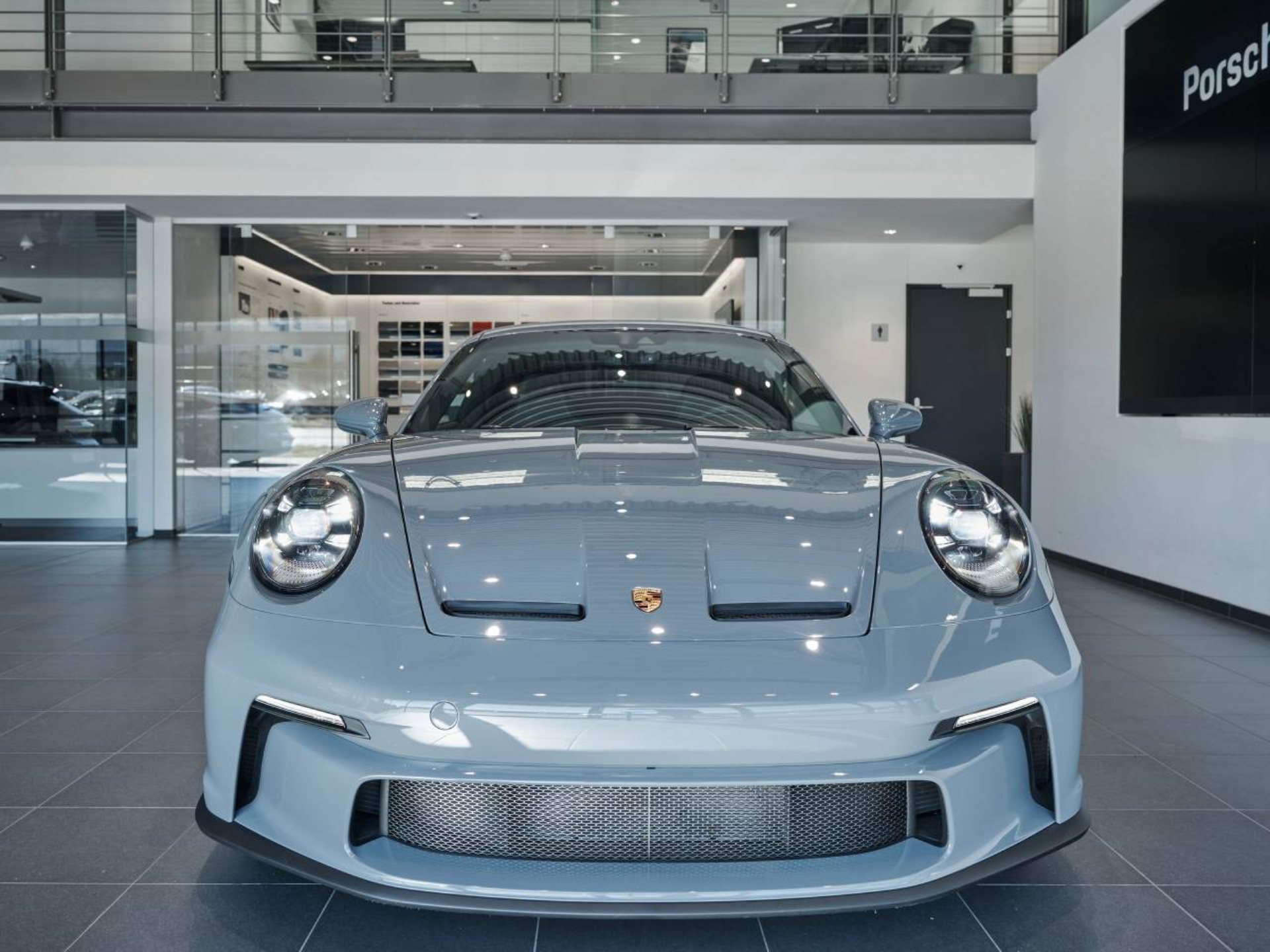 PORSCHE 911 GT3 mit Touring-Paket-image-8