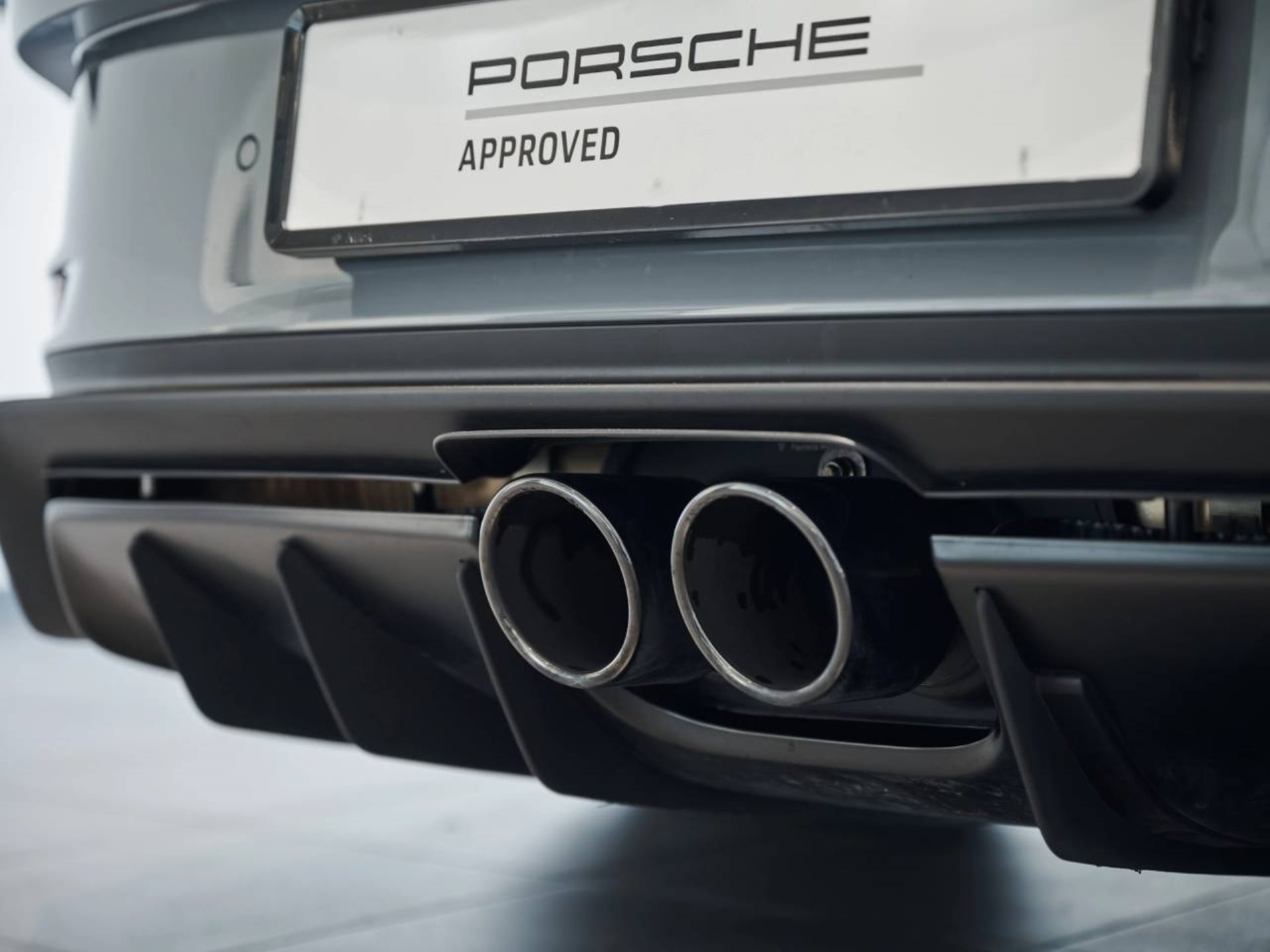 PORSCHE 911 GT3 mit Touring-Paket-image-25