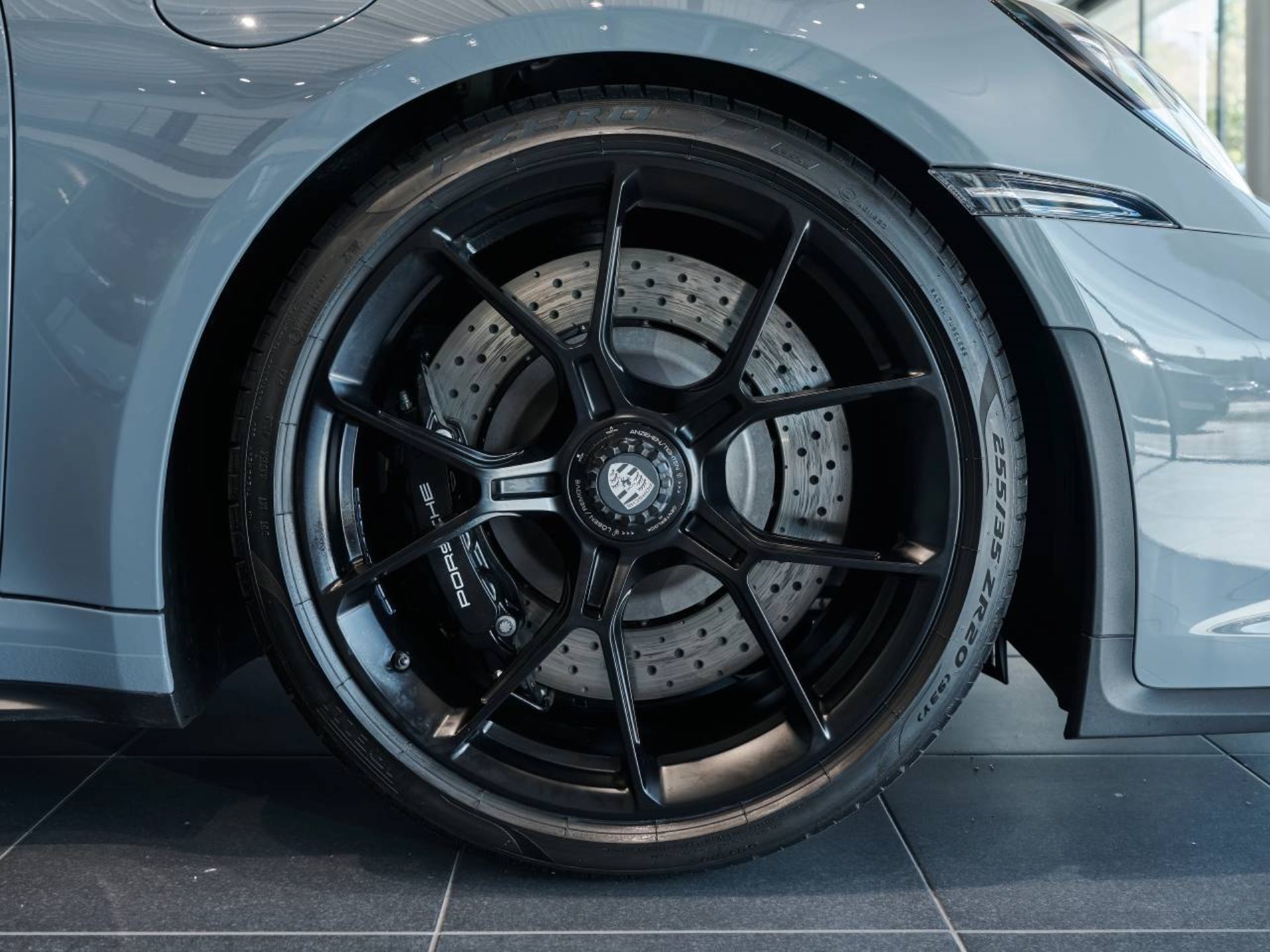 PORSCHE 911 GT3 mit Touring-Paket-image-29