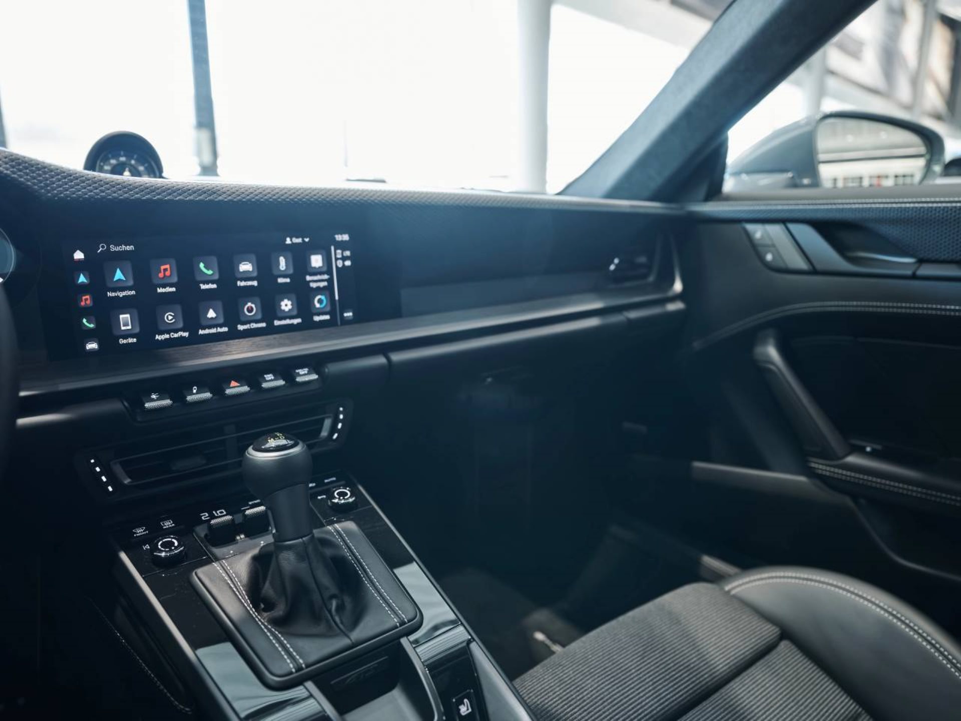 PORSCHE 911 GT3 mit Touring-Paket-image-14