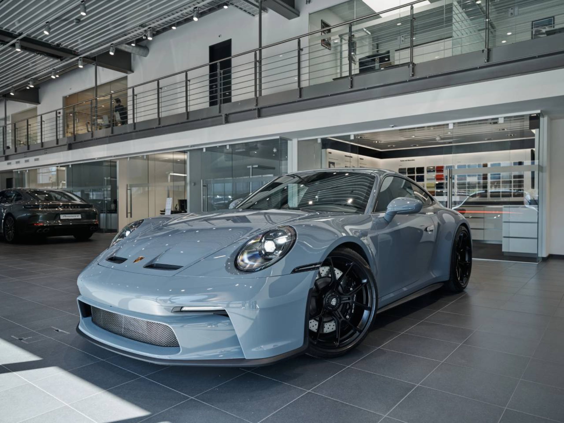 PORSCHE 911 GT3 mit Touring-Paket-image-7