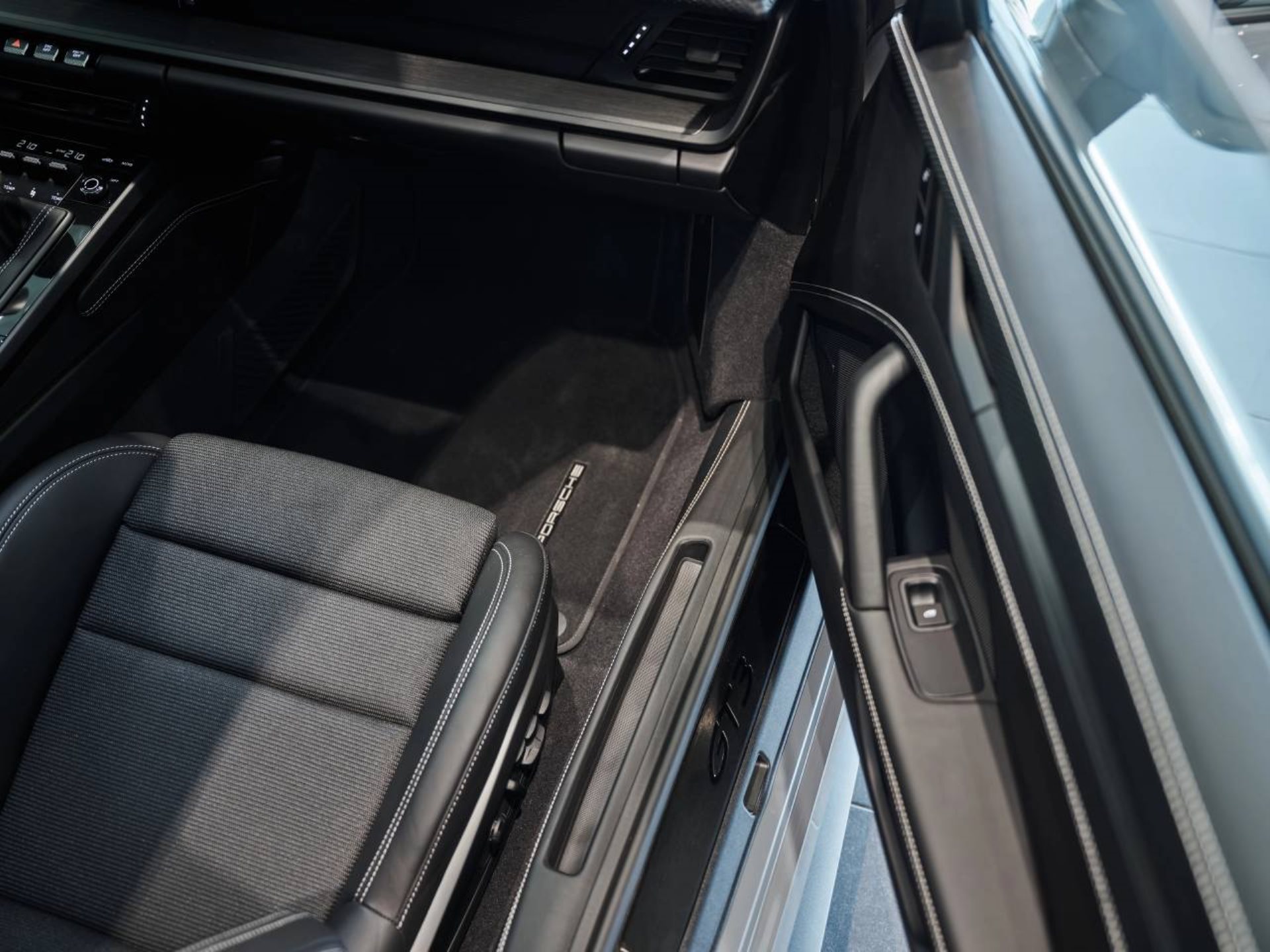 PORSCHE 911 GT3 mit Touring-Paket-image-18