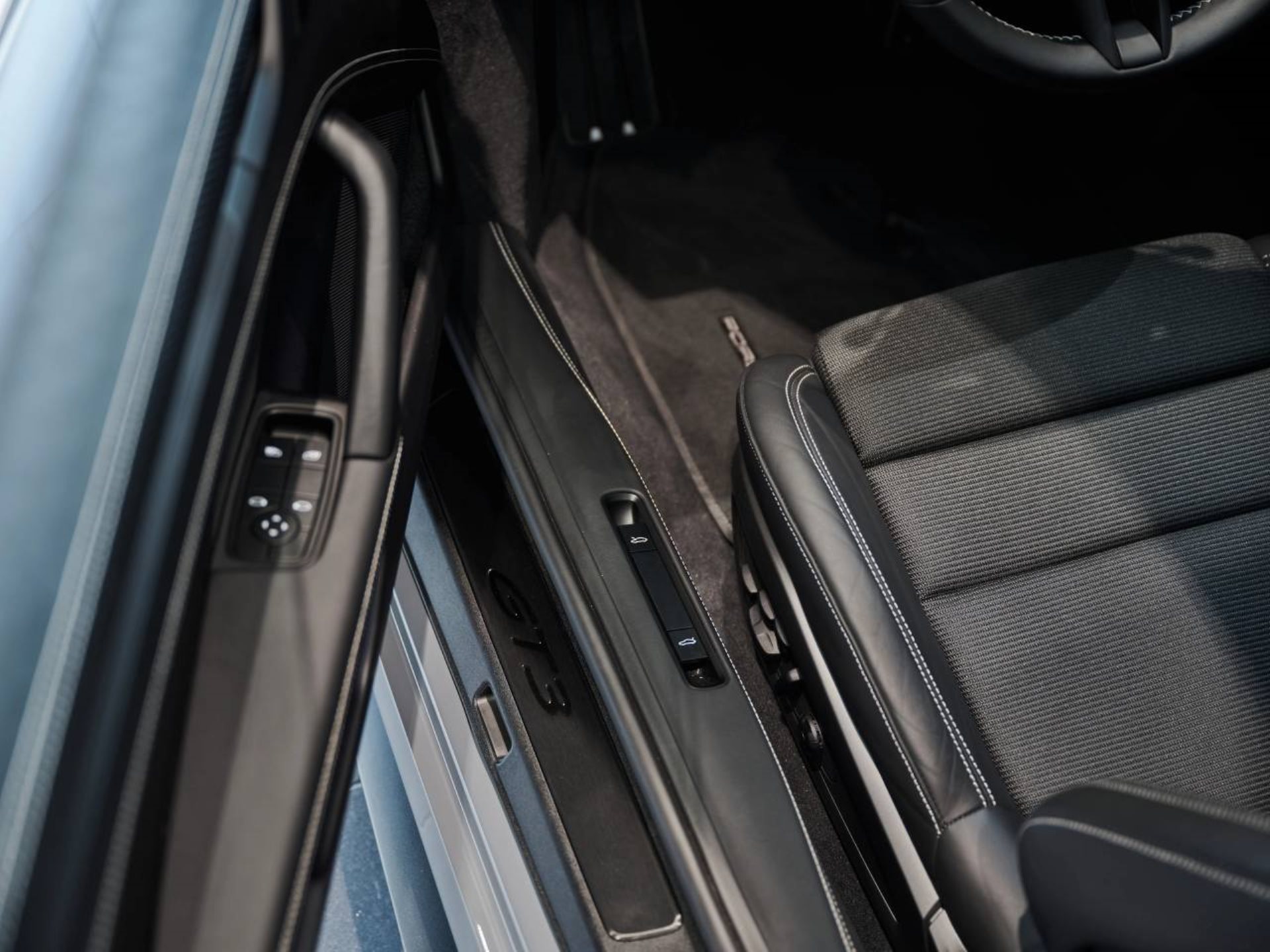 PORSCHE 911 GT3 mit Touring-Paket-image-16