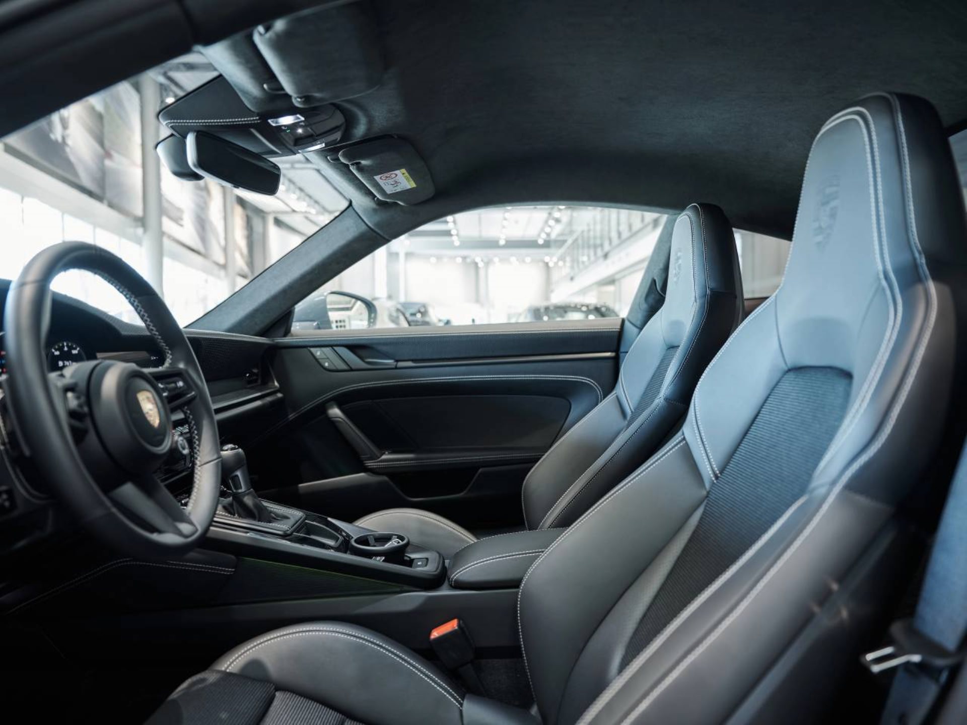 PORSCHE 911 GT3 mit Touring-Paket-image-3