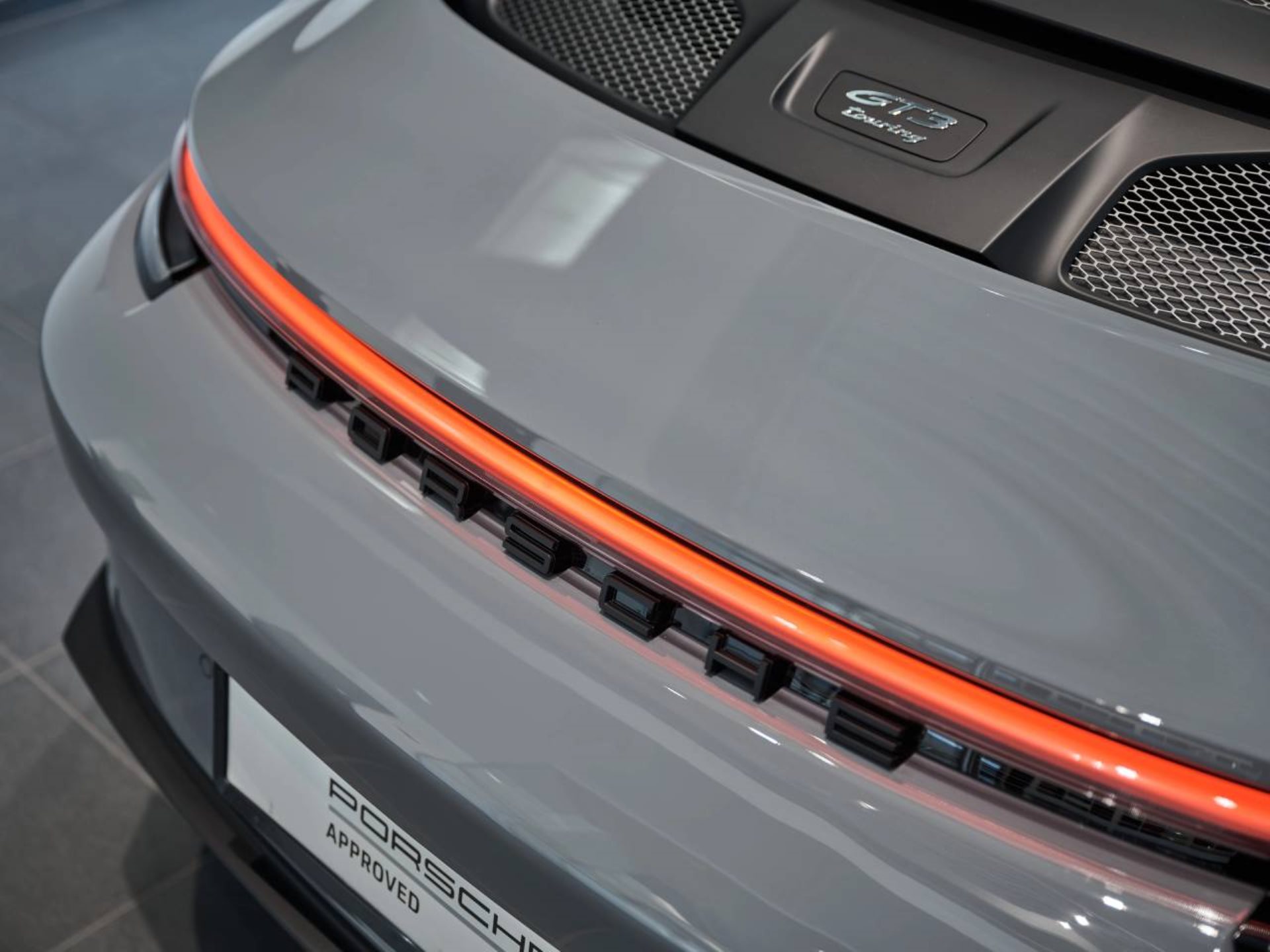 PORSCHE 911 GT3 mit Touring-Paket-image-24