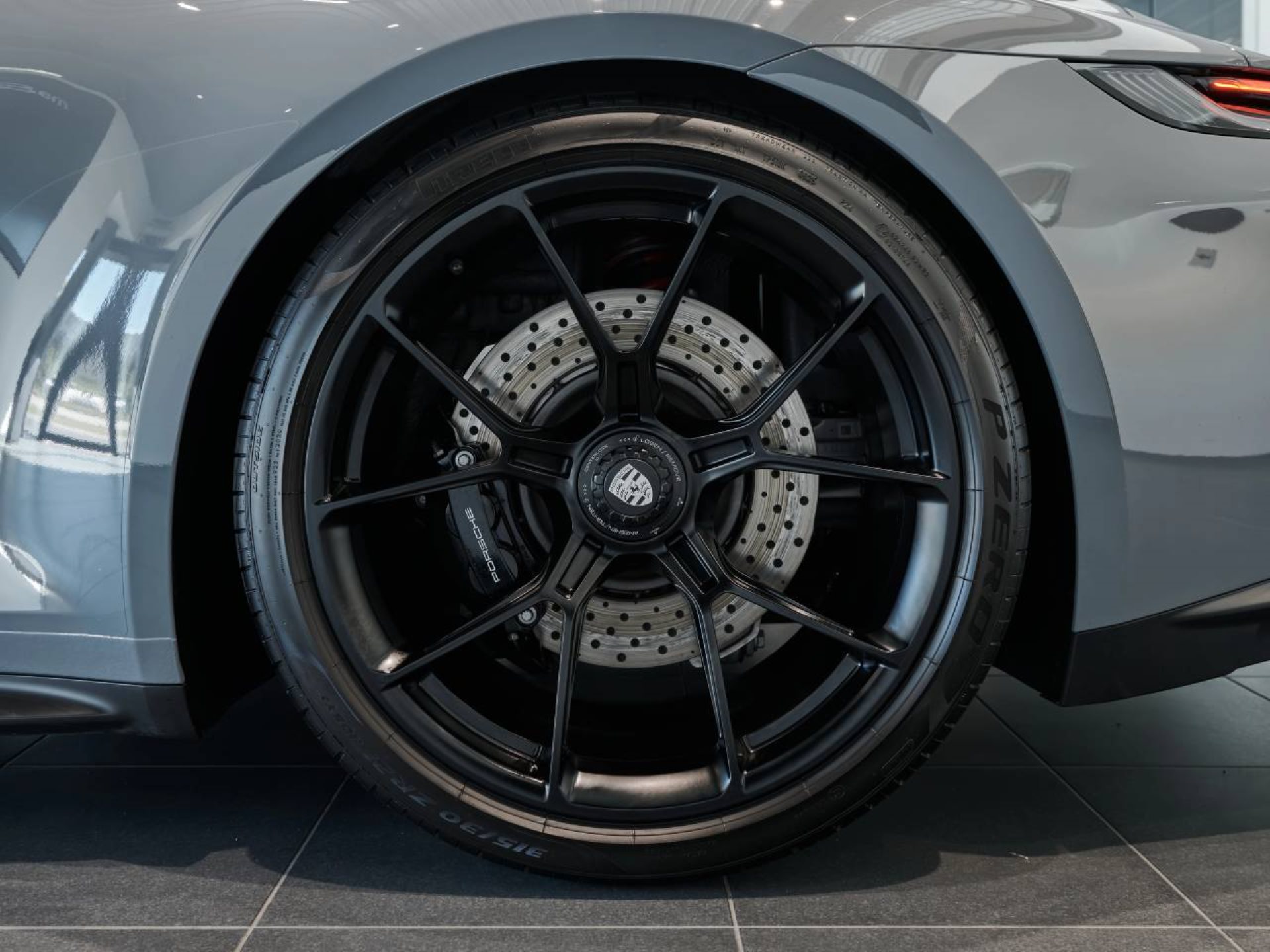 PORSCHE 911 GT3 mit Touring-Paket-image-30