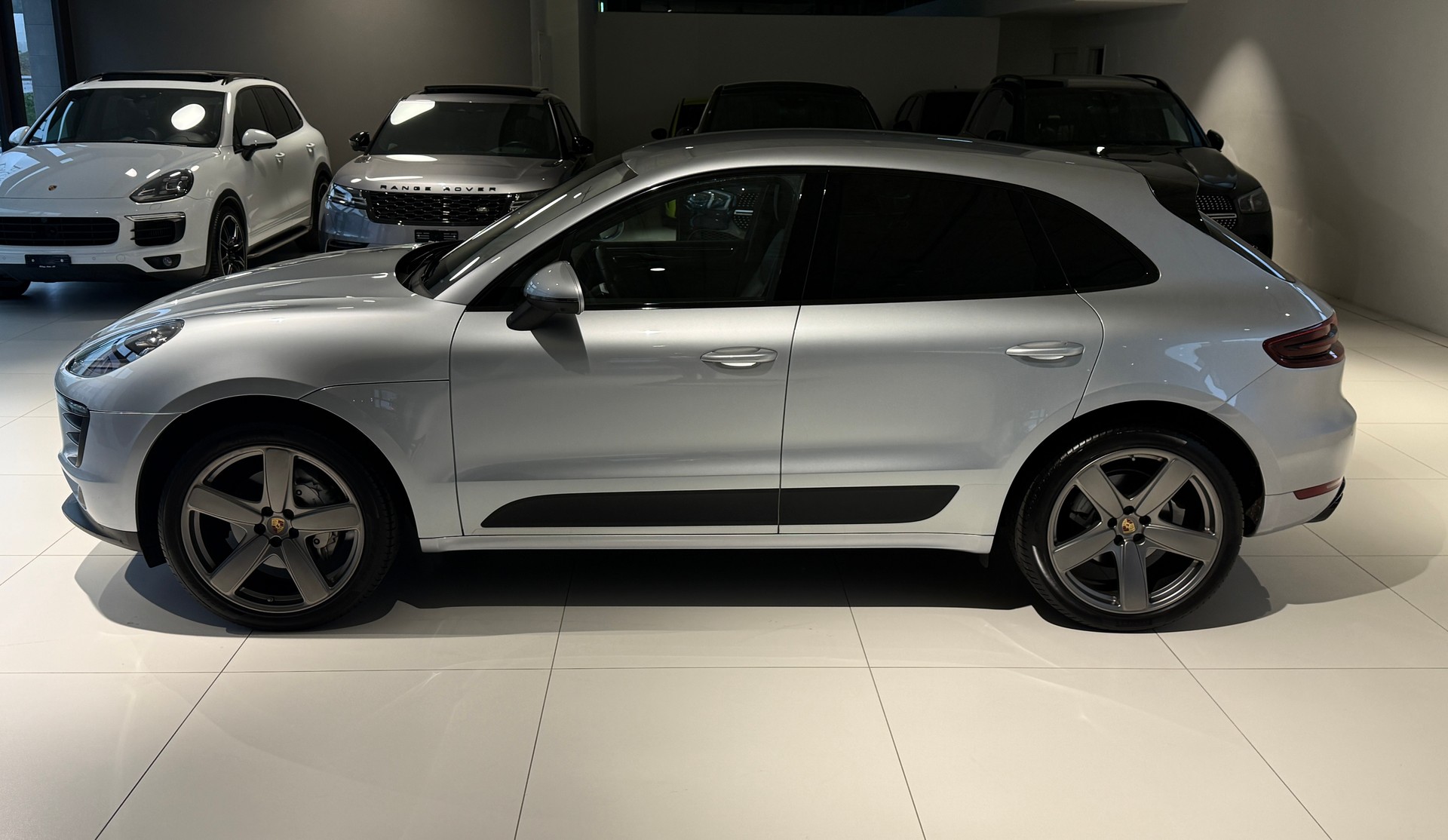 PORSCHE Macan S Diesel PDK / Luftfederung / Apple, Android carplay / 21 Zoll Alu / Distanzregler-image-3