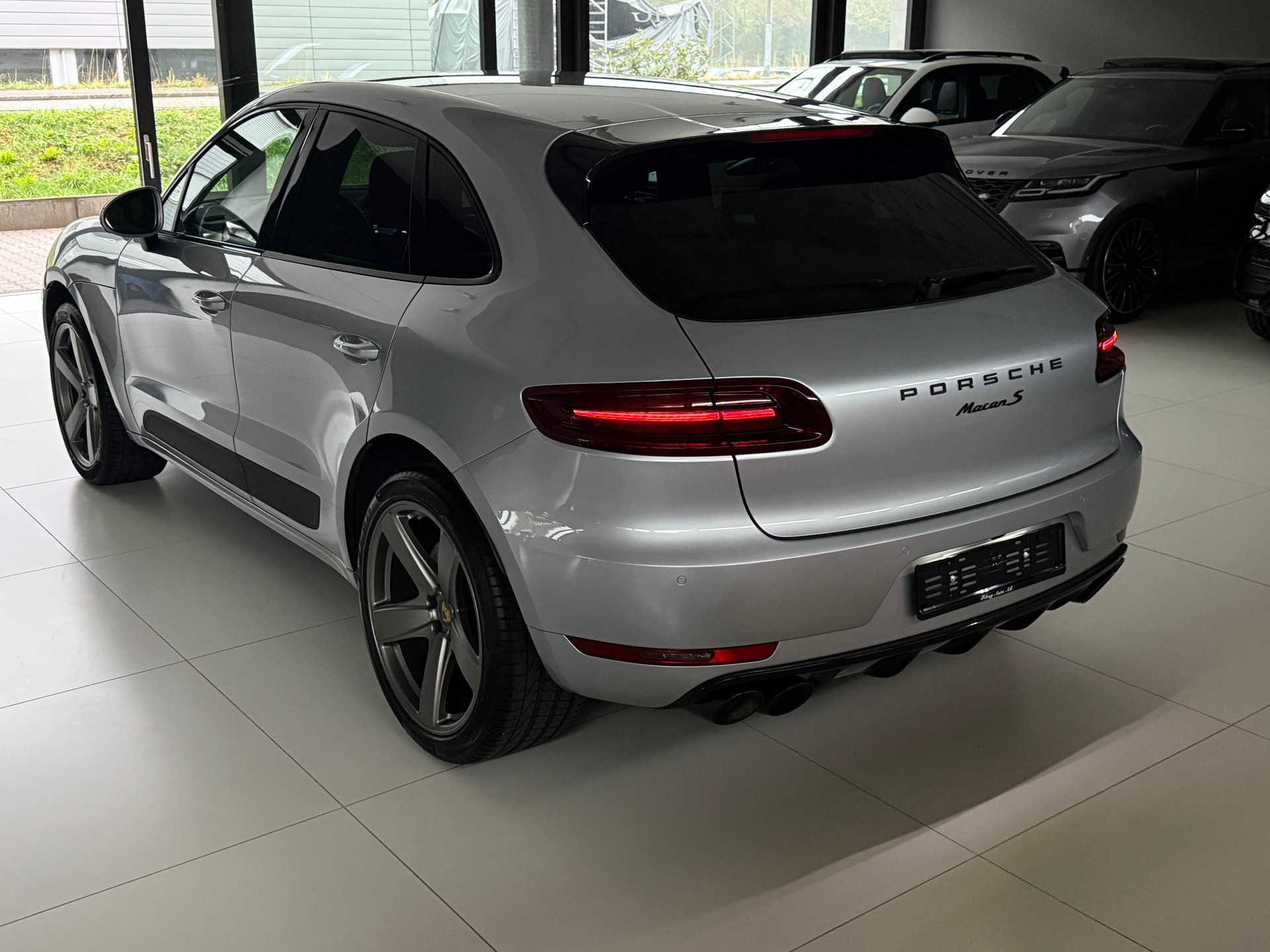 PORSCHE Macan S Diesel PDK / Luftfederung / Apple, Android carplay / 21 Zoll Alu / Distanzregler-image-29