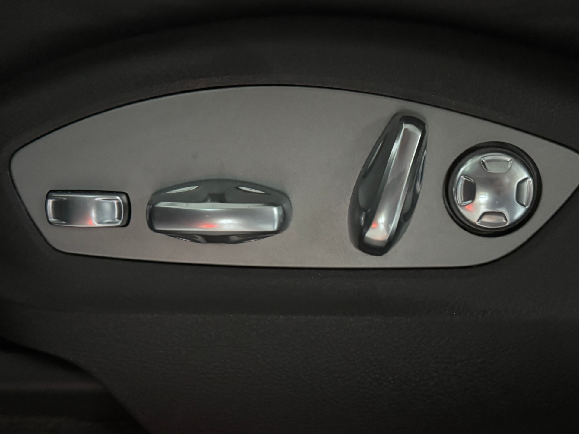 PORSCHE Macan S Diesel PDK / Luftfederung / Apple, Android carplay / 21 Zoll Alu / Distanzregler-image-8