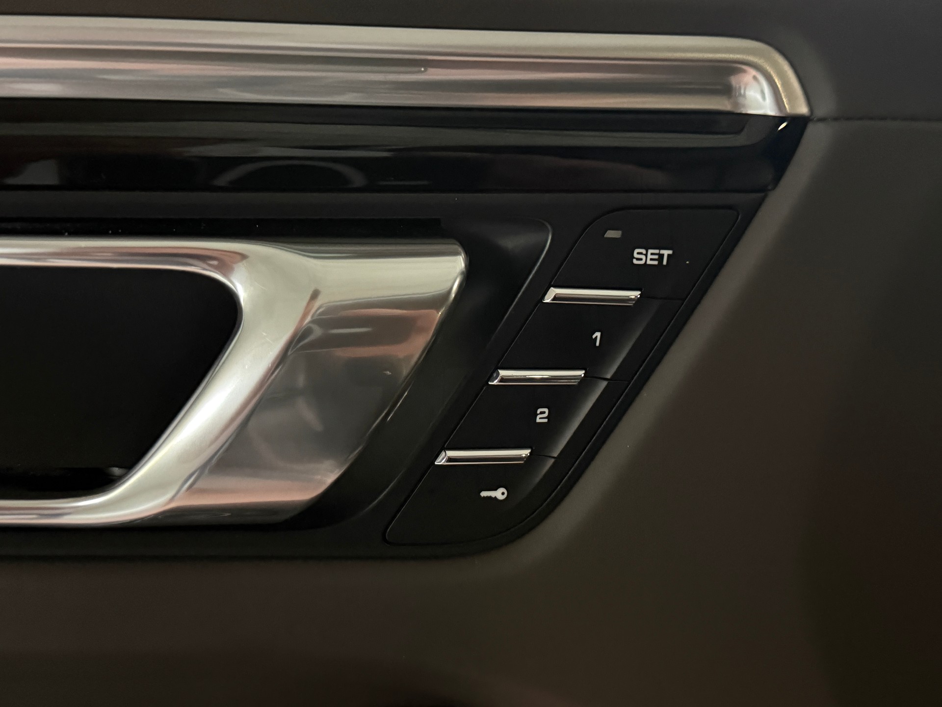 PORSCHE Macan S Diesel PDK / Luftfederung / Apple, Android carplay / 21 Zoll Alu / Distanzregler-image-14