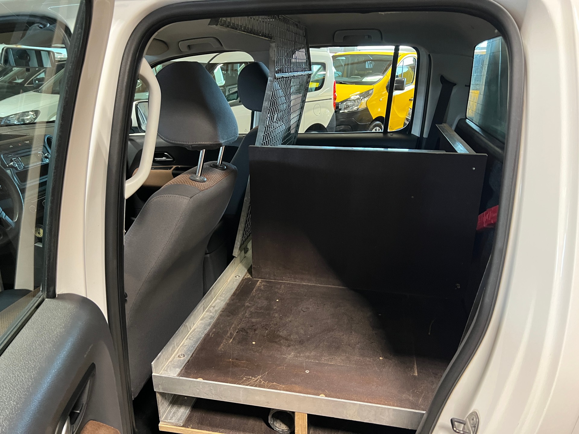 VW Amarok 2.0 BiTDI Trendline 4Motion-image-12