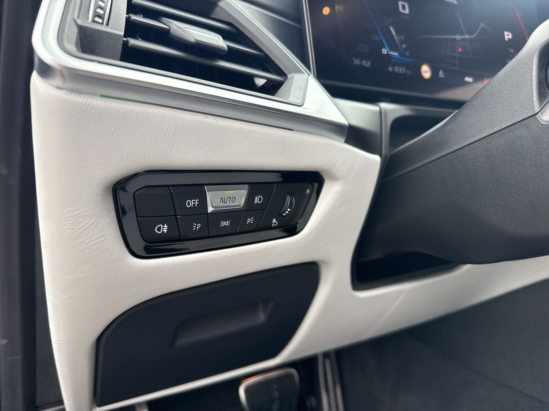 BMW M3 Competition M xDrive-image-19