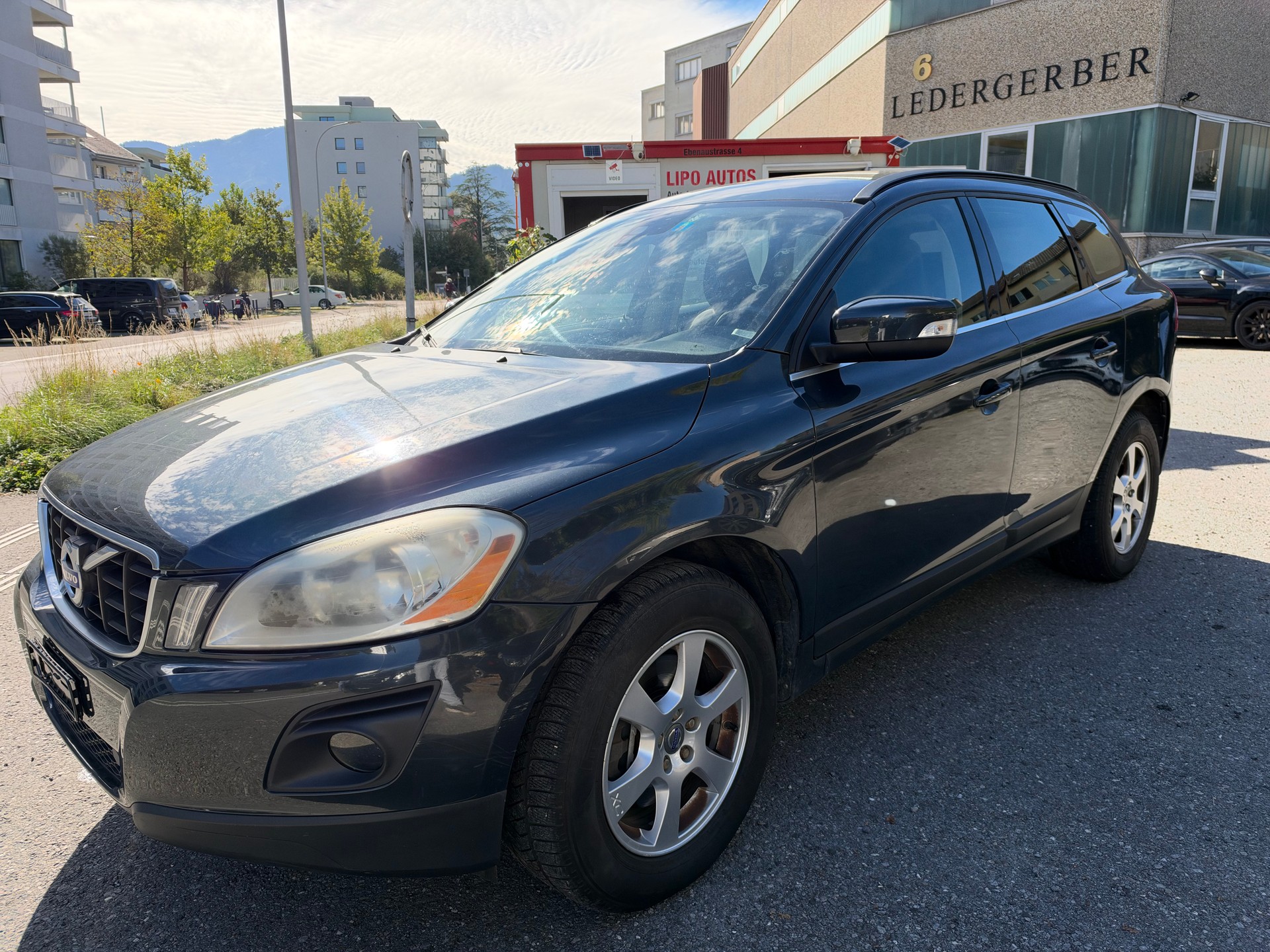 VOLVO XC60 T6 AWD Momentum Geartronic-image-1