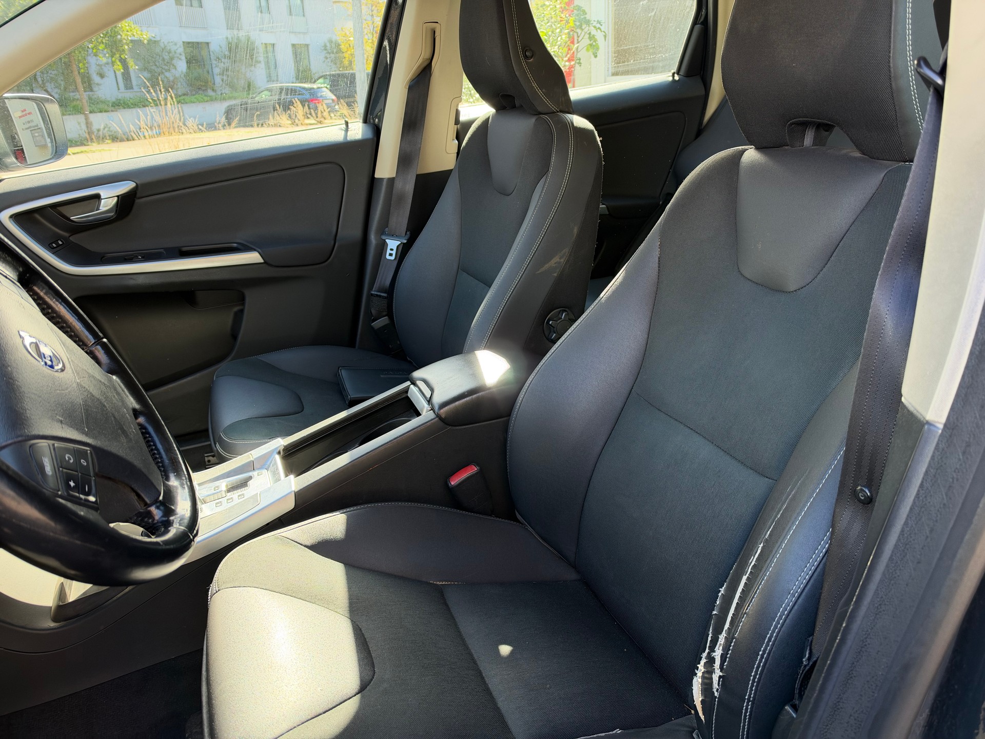 VOLVO XC60 T6 AWD Momentum Geartronic-image-10