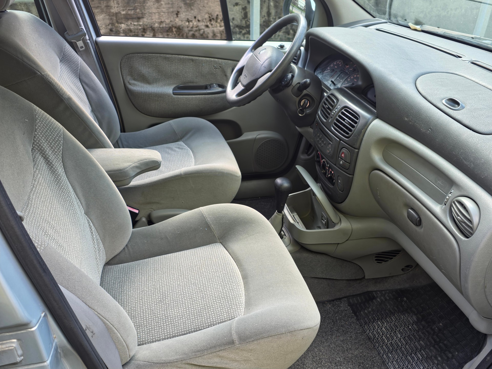 RENAULT Scénic 1.6 16V Privilège Automatic-image-8