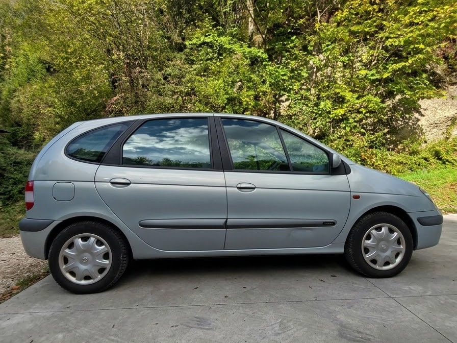 RENAULT Scénic 1.6 16V Privilège Automatic-image-5