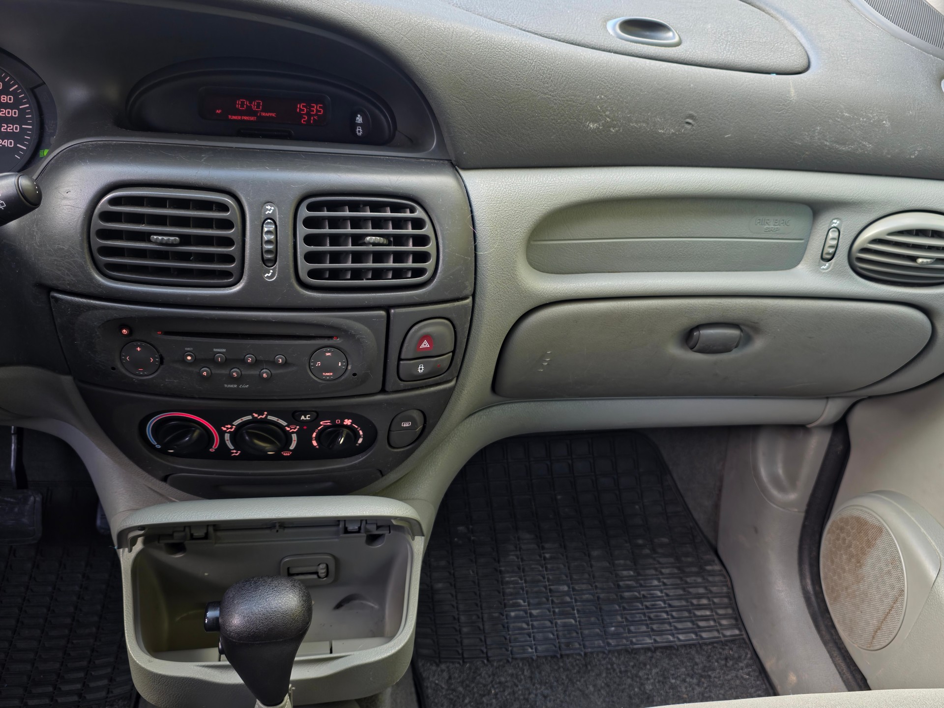RENAULT Scénic 1.6 16V Privilège Automatic-image-13