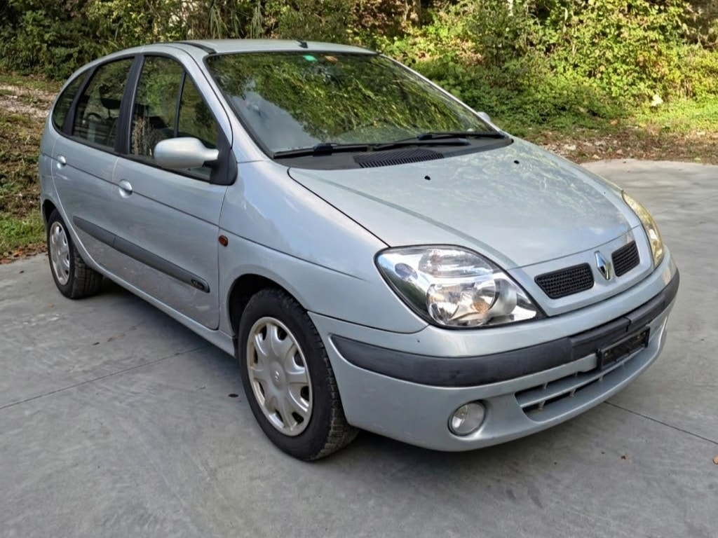 RENAULT Scénic 1.6 16V Privilège Automatic-image-2