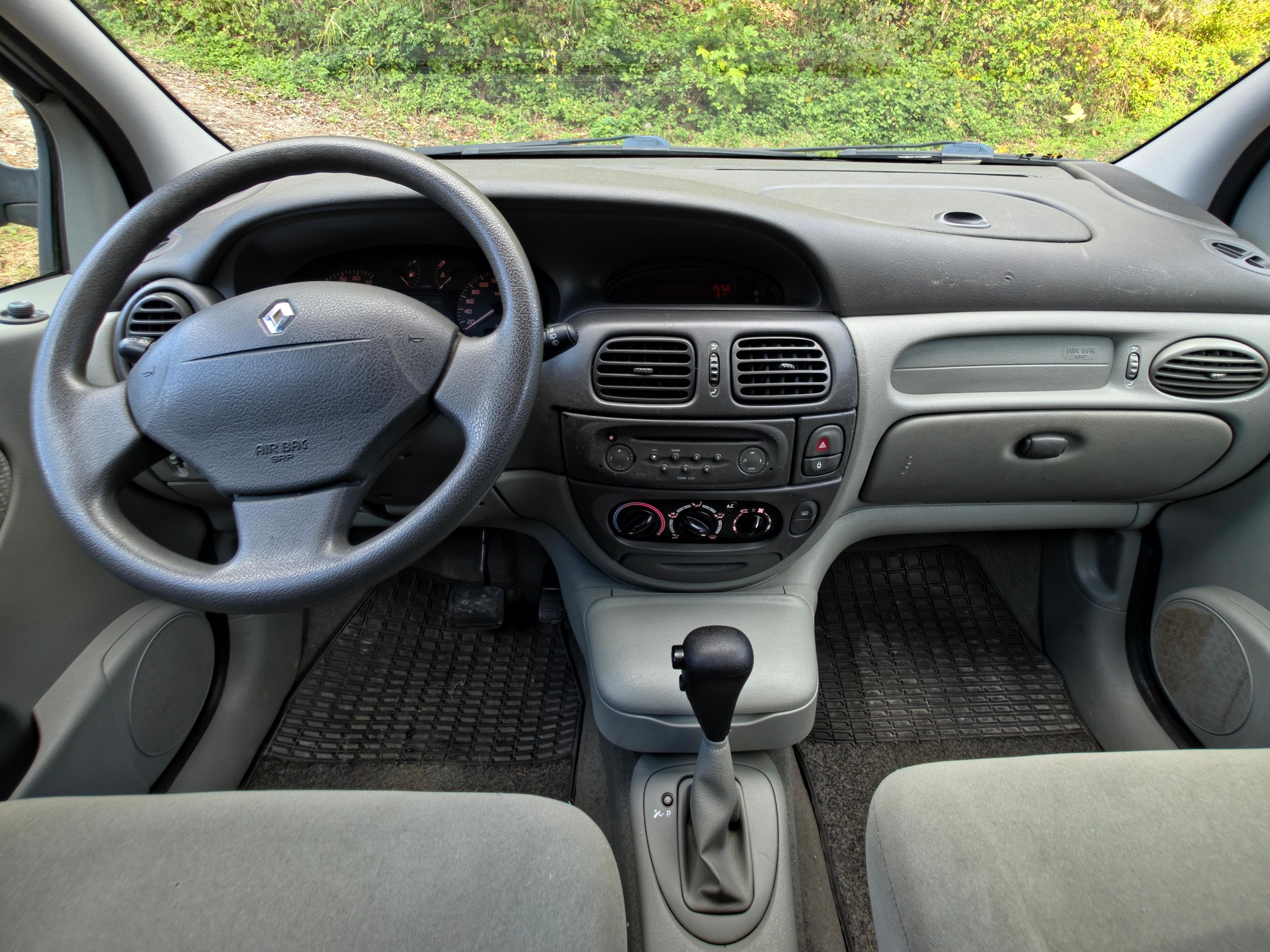 RENAULT Scénic 1.6 16V Privilège Automatic-image-6