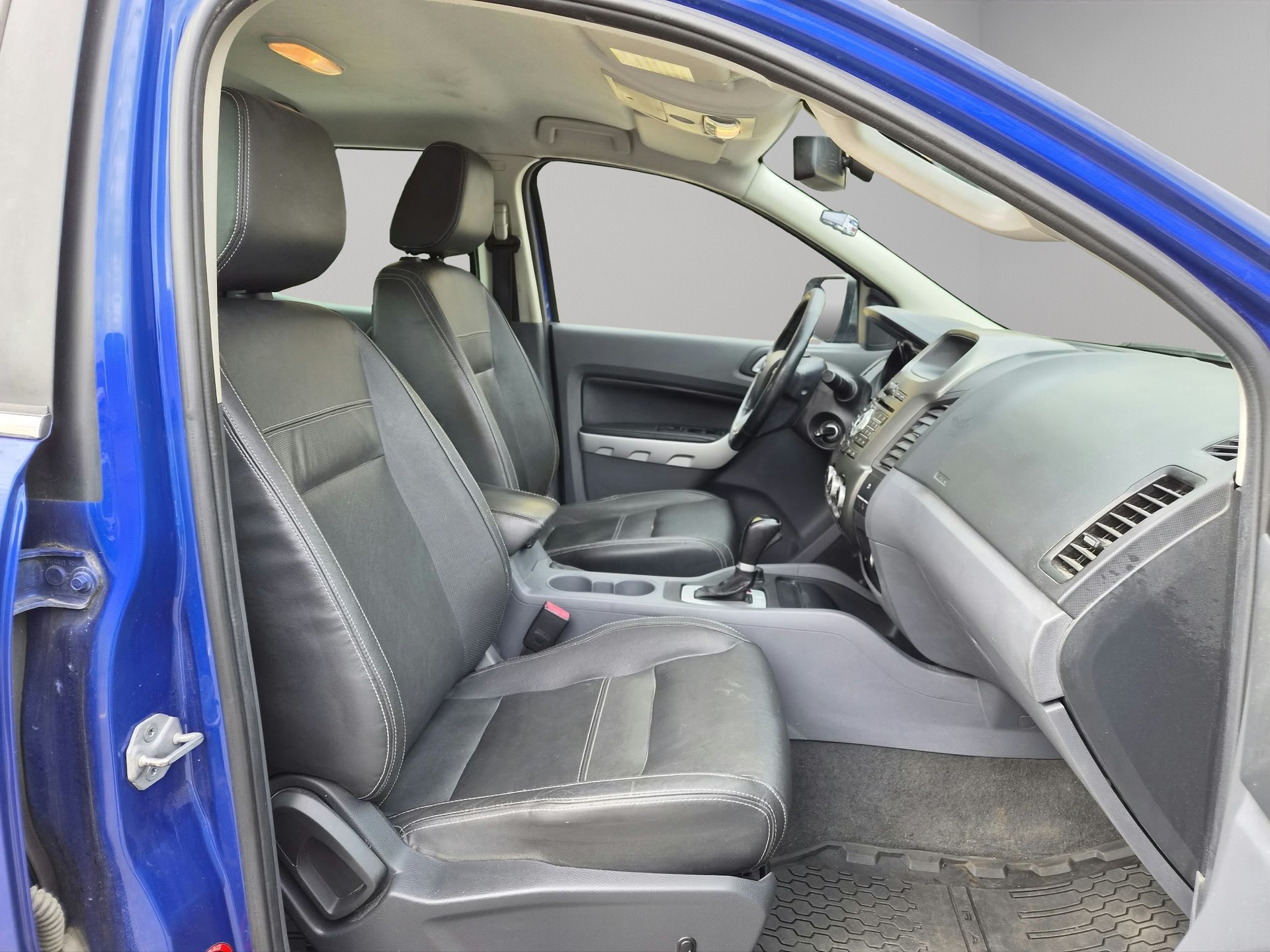 FORD Ranger LTD 2.2 TDCi 4x4 A-image-13