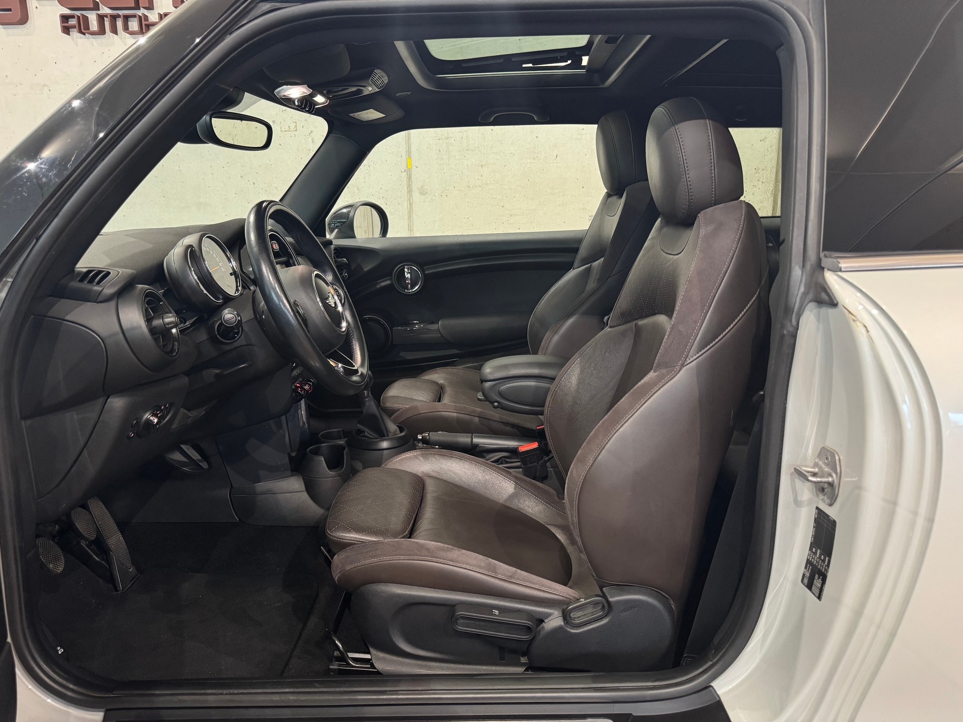 MINI Cooper ☆ CH-FZG ☆ PANORAMA ☆ NAVI ☆ RÜCKFAHRKAMERA ☆ ABSTANDSTEMPOMAT-image-20