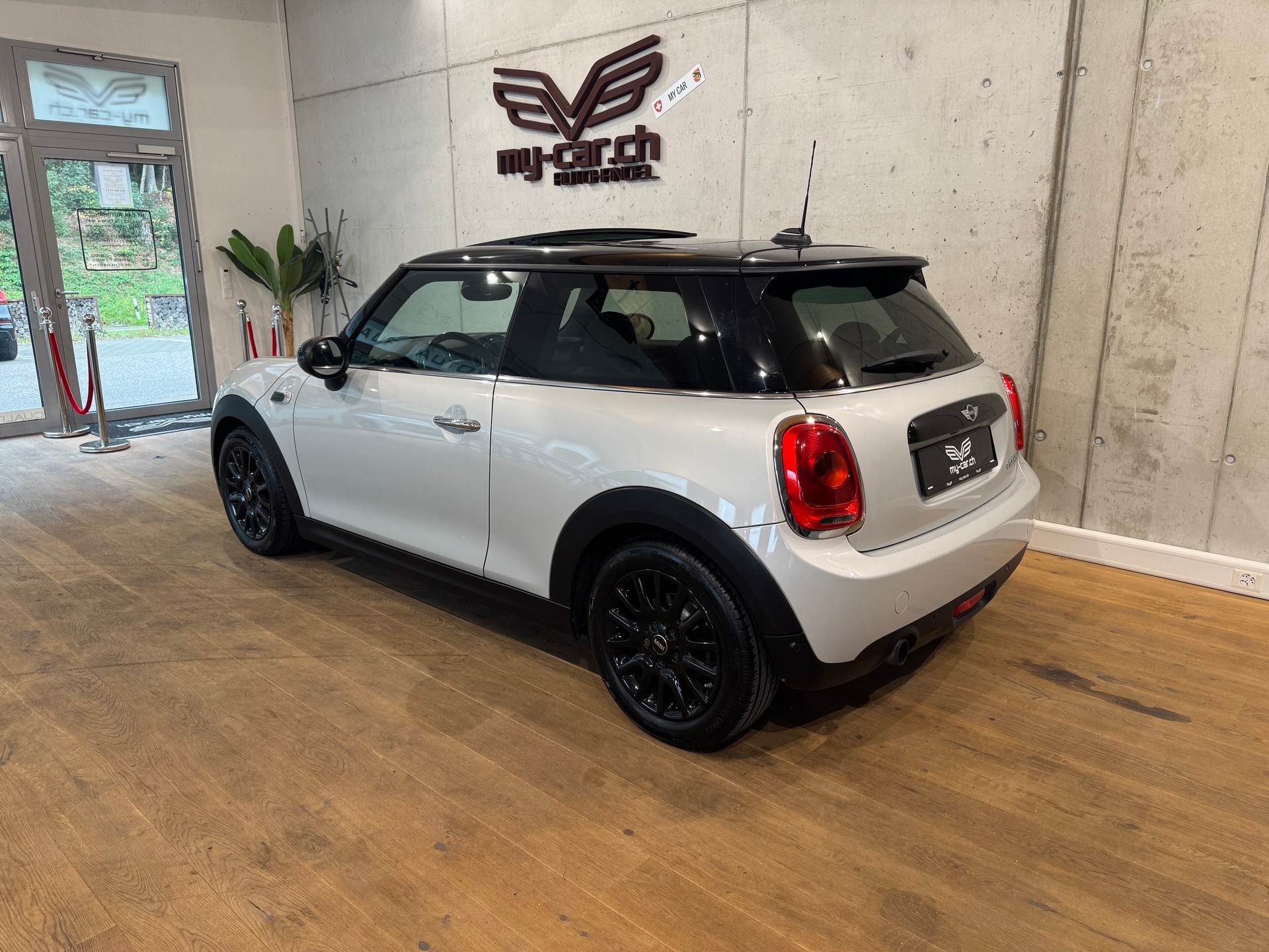 MINI Cooper ☆ CH-FZG ☆ PANORAMA ☆ NAVI ☆ RÜCKFAHRKAMERA ☆ ABSTANDSTEMPOMAT-image-10
