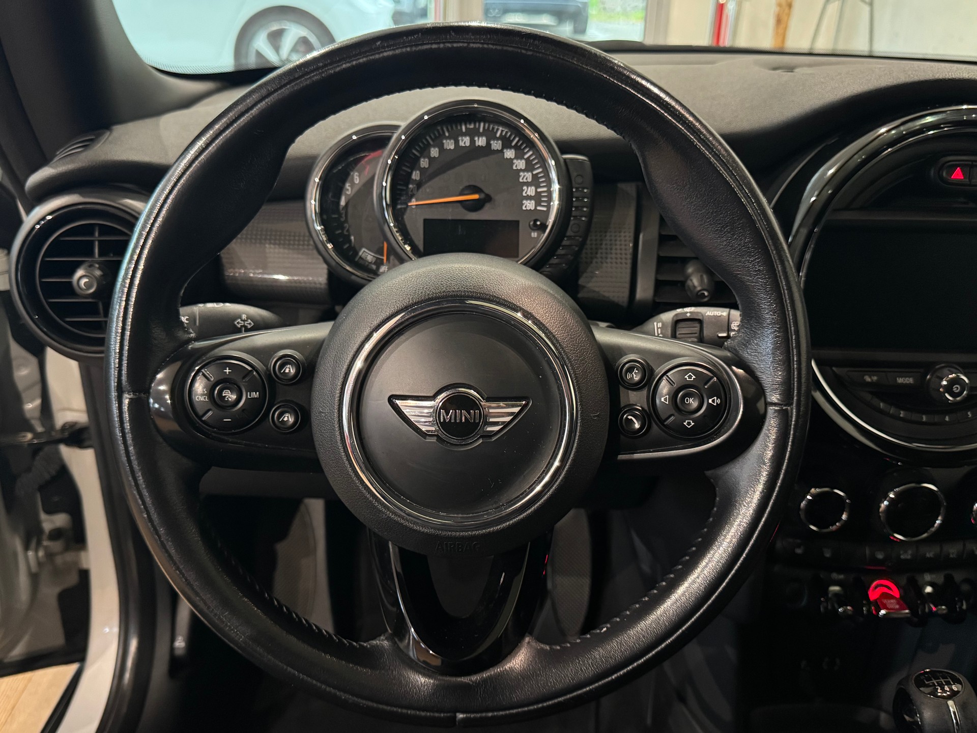 MINI Cooper ☆ CH-FZG ☆ PANORAMA ☆ NAVI ☆ RÜCKFAHRKAMERA ☆ ABSTANDSTEMPOMAT-image-23