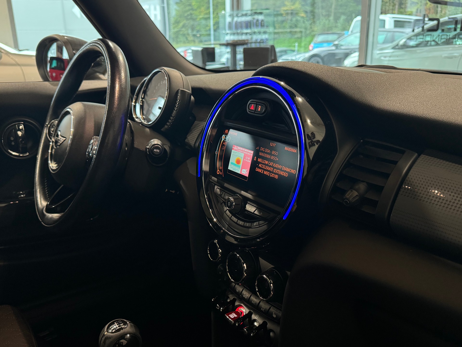 MINI Cooper ☆ CH-FZG ☆ PANORAMA ☆ NAVI ☆ RÜCKFAHRKAMERA ☆ ABSTANDSTEMPOMAT-image-27