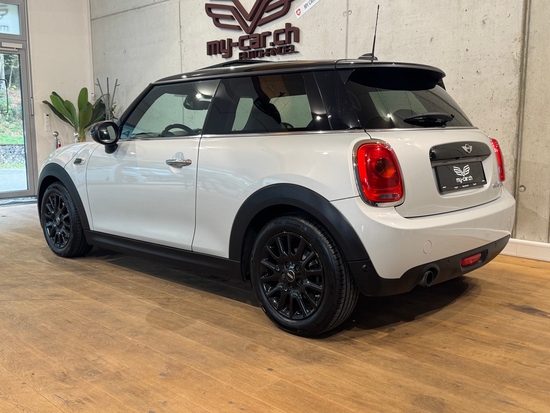 MINI Cooper ☆ CH-FZG ☆ PANORAMA ☆ NAVI ☆ RÜCKFAHRKAMERA ☆ ABSTANDSTEMPOMAT-image-7