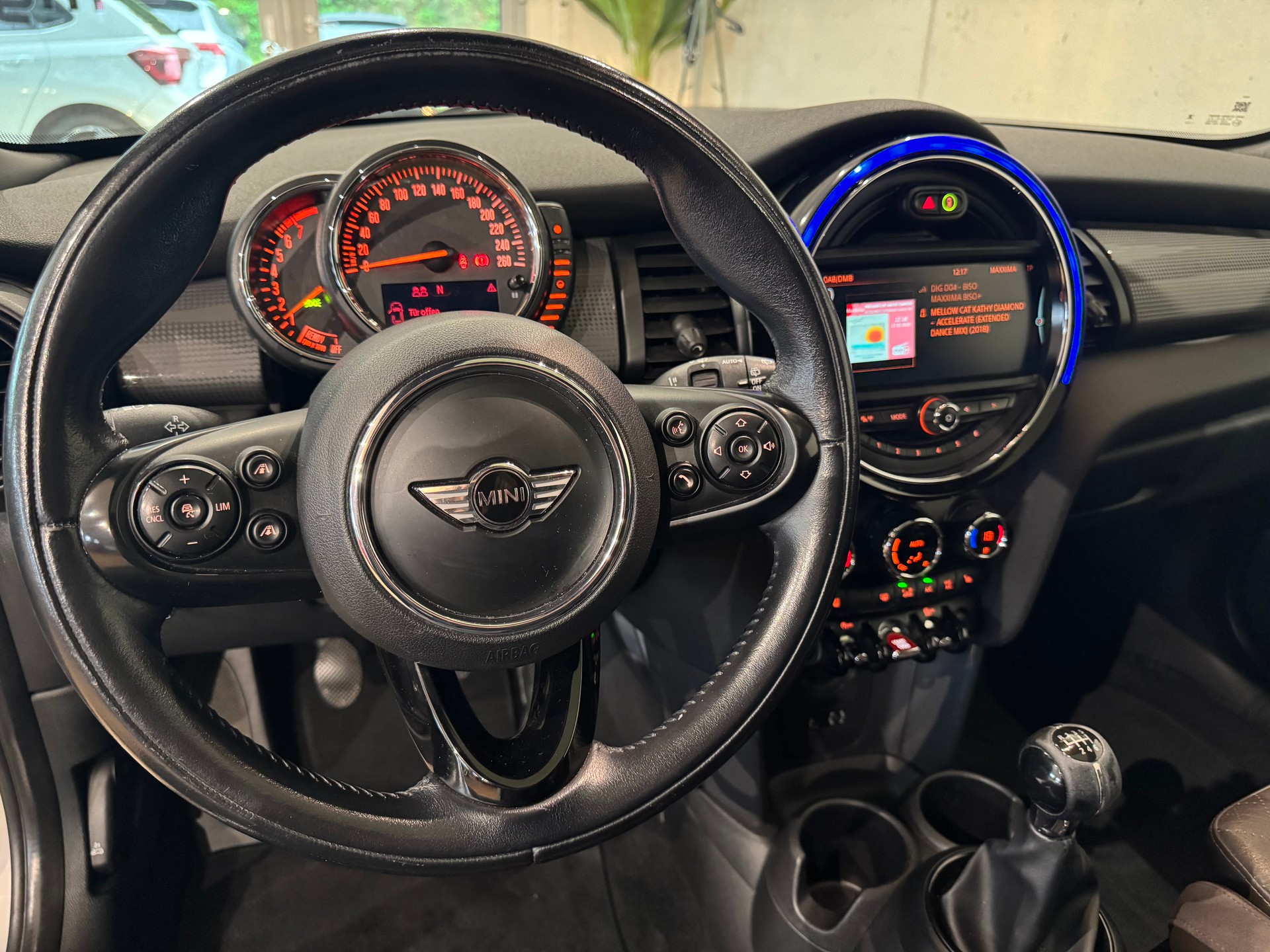 MINI Cooper ☆ CH-FZG ☆ PANORAMA ☆ NAVI ☆ RÜCKFAHRKAMERA ☆ ABSTANDSTEMPOMAT-image-25