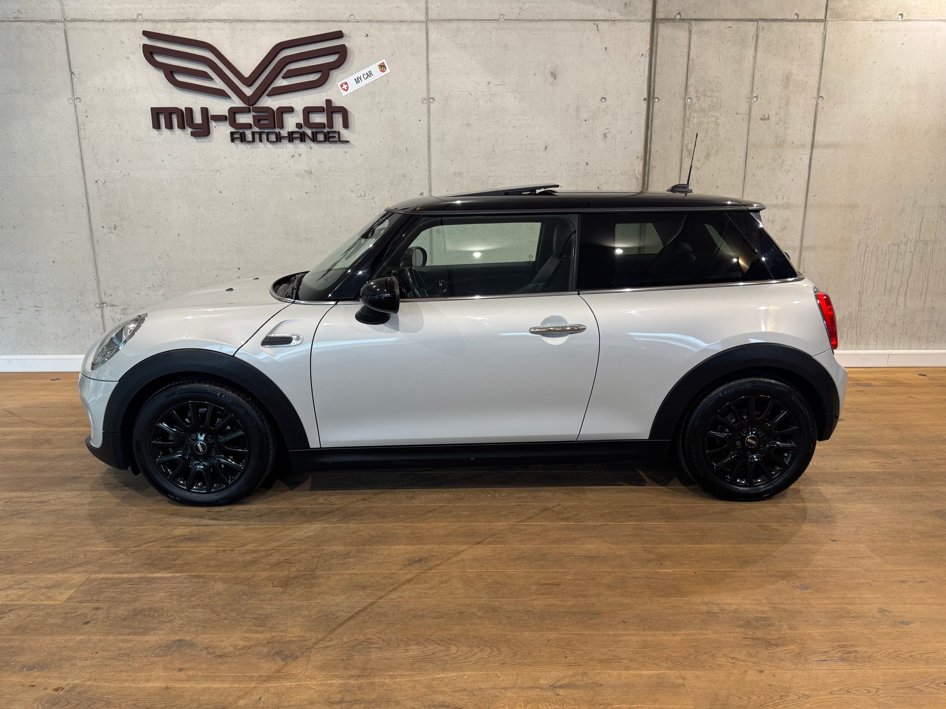 MINI Cooper ☆ CH-FZG ☆ PANORAMA ☆ NAVI ☆ RÜCKFAHRKAMERA ☆ ABSTANDSTEMPOMAT-image-6