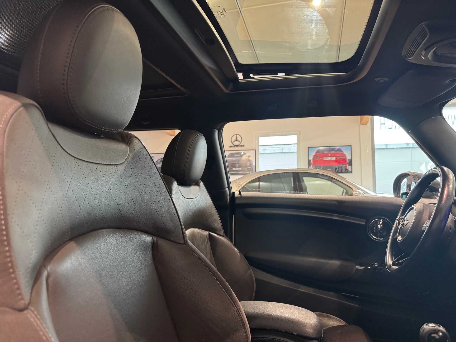 MINI Cooper ☆ CH-FZG ☆ PANORAMA ☆ NAVI ☆ RÜCKFAHRKAMERA ☆ ABSTANDSTEMPOMAT-image-24