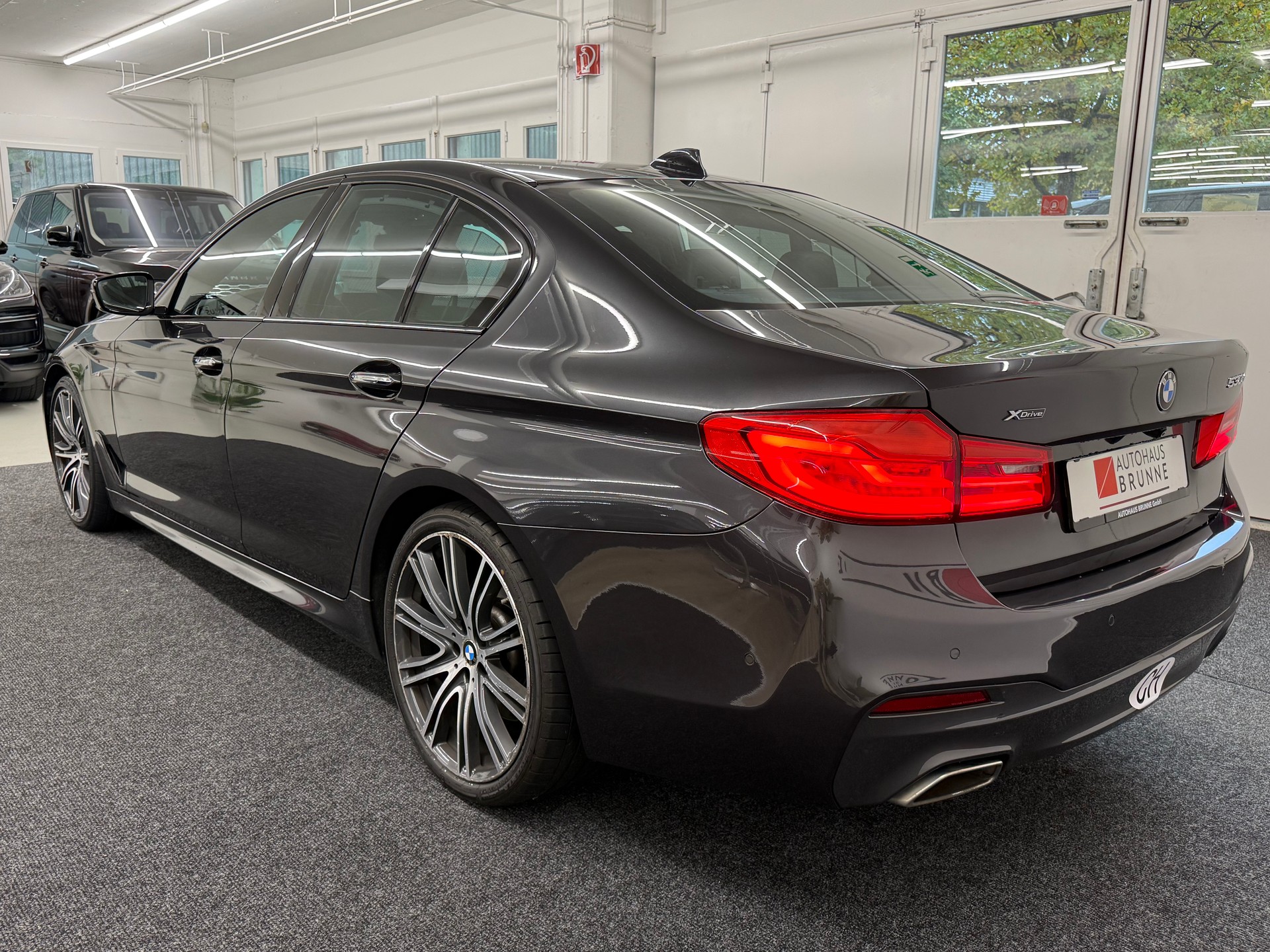 BMW 530d xDrive M-Paket Steptronic-image-7