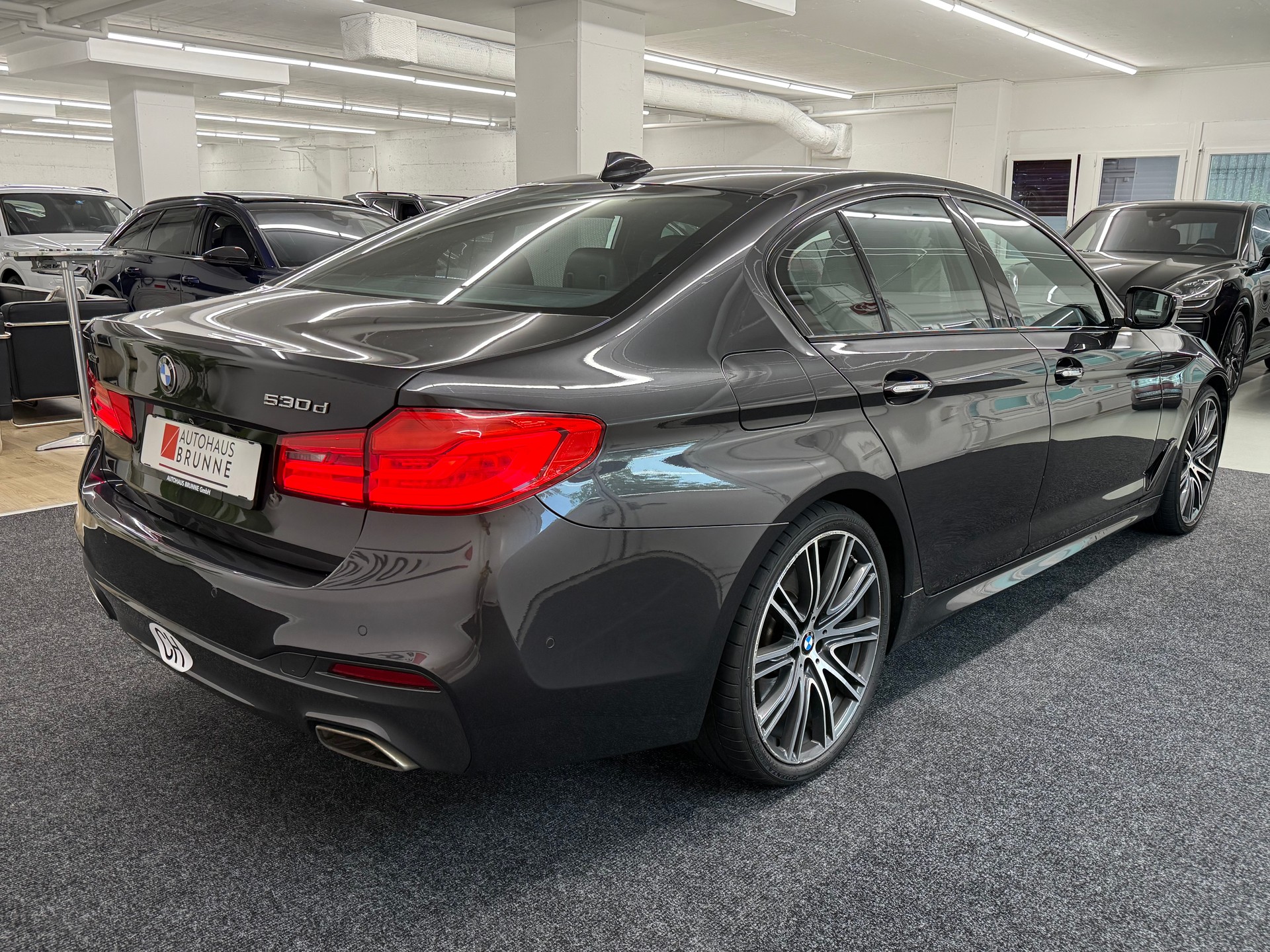 BMW 530d xDrive M-Paket Steptronic-image-3