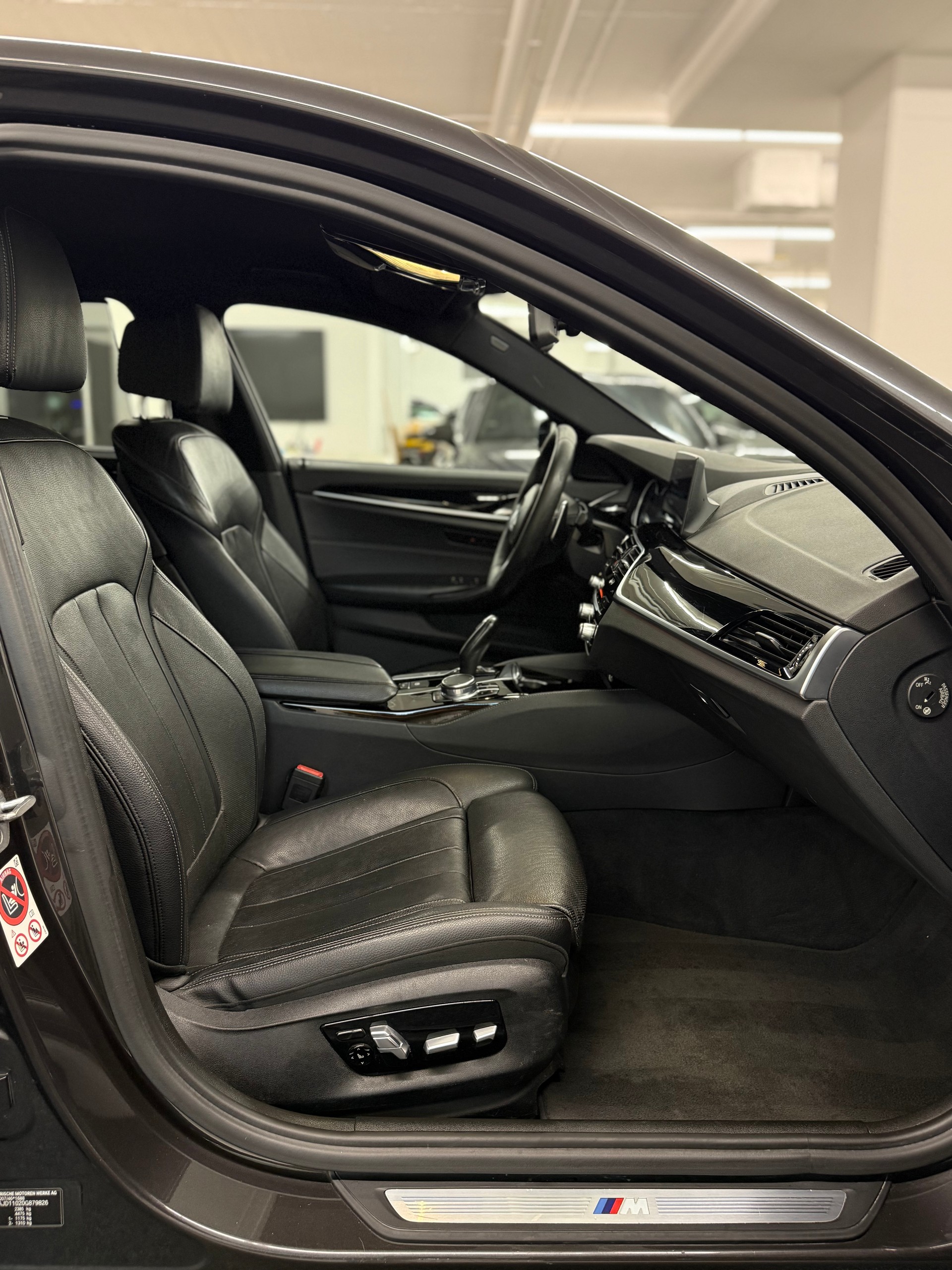 BMW 530d xDrive M-Paket Steptronic-image-25