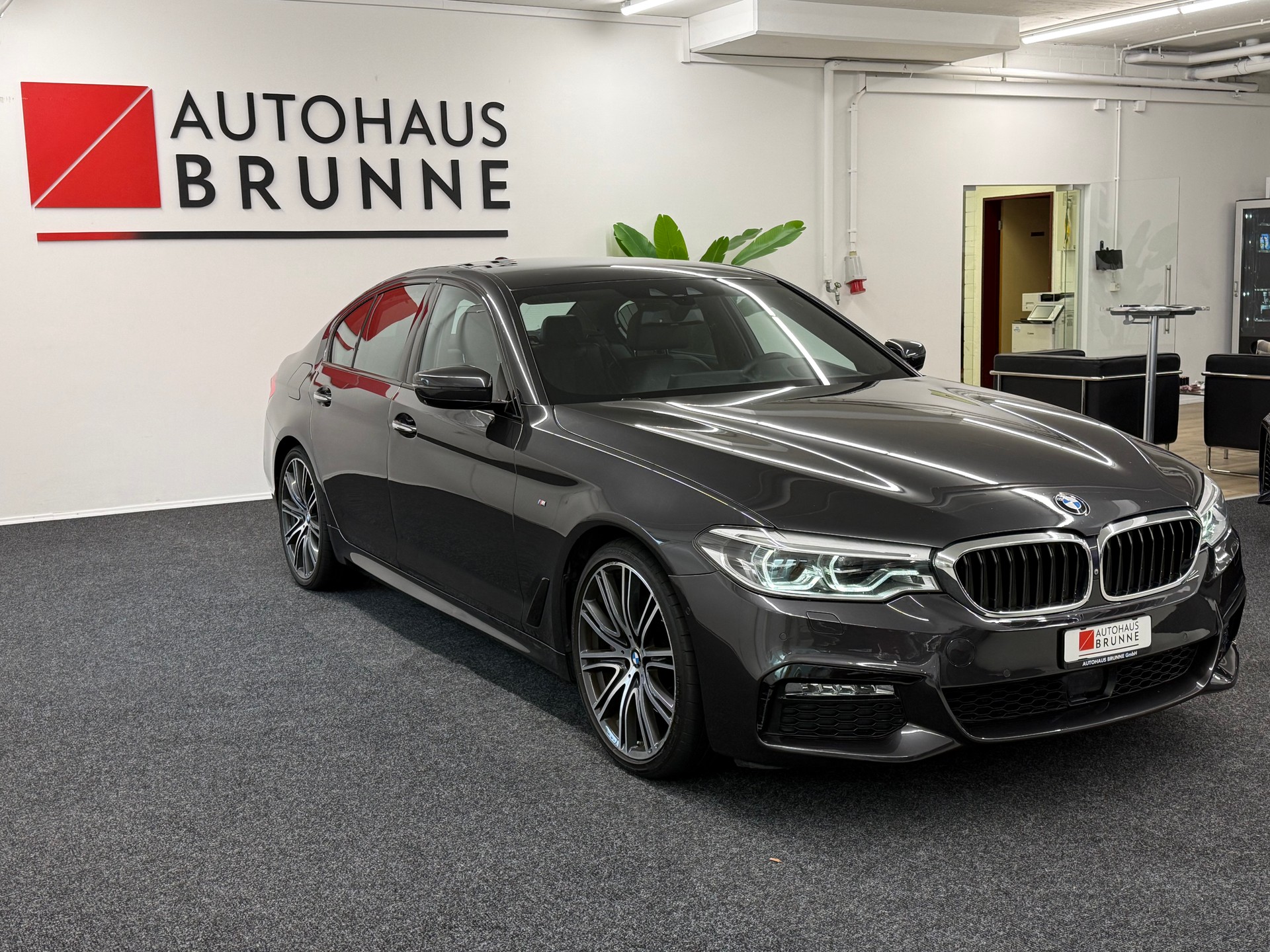 BMW 530d xDrive M-Paket Steptronic-image-2