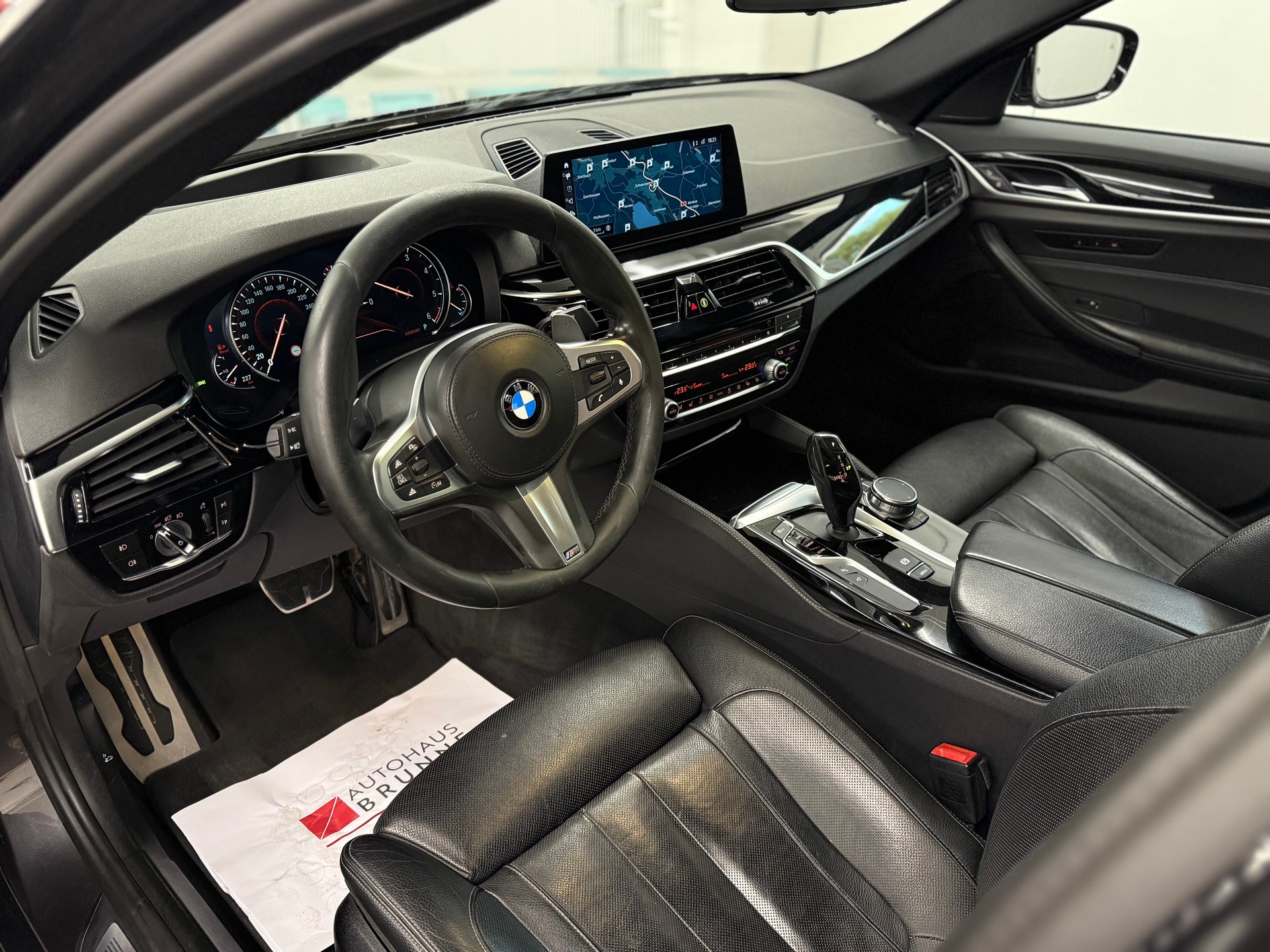 BMW 530d xDrive M-Paket Steptronic-image-13