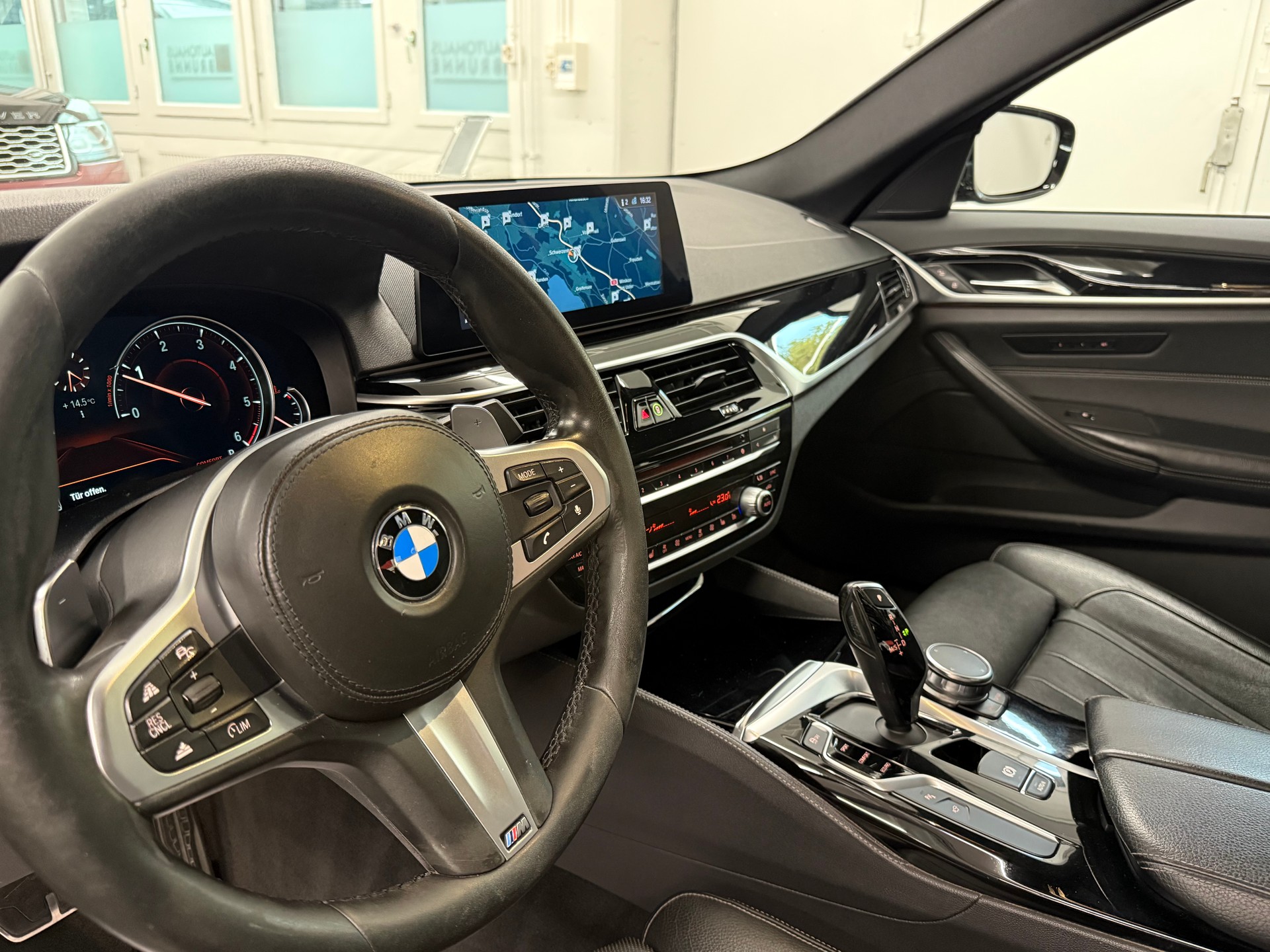 BMW 530d xDrive M-Paket Steptronic-image-15