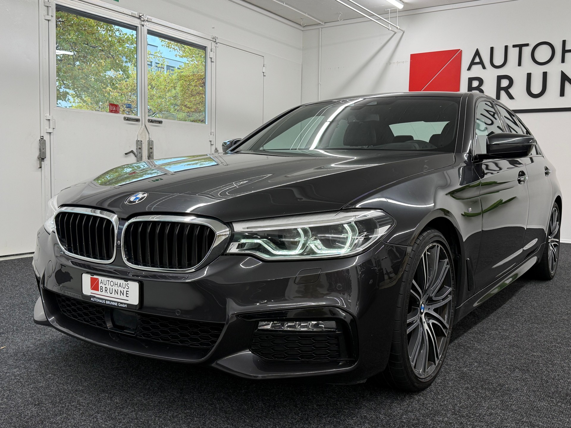 BMW 530d xDrive M-Paket Steptronic-image-10