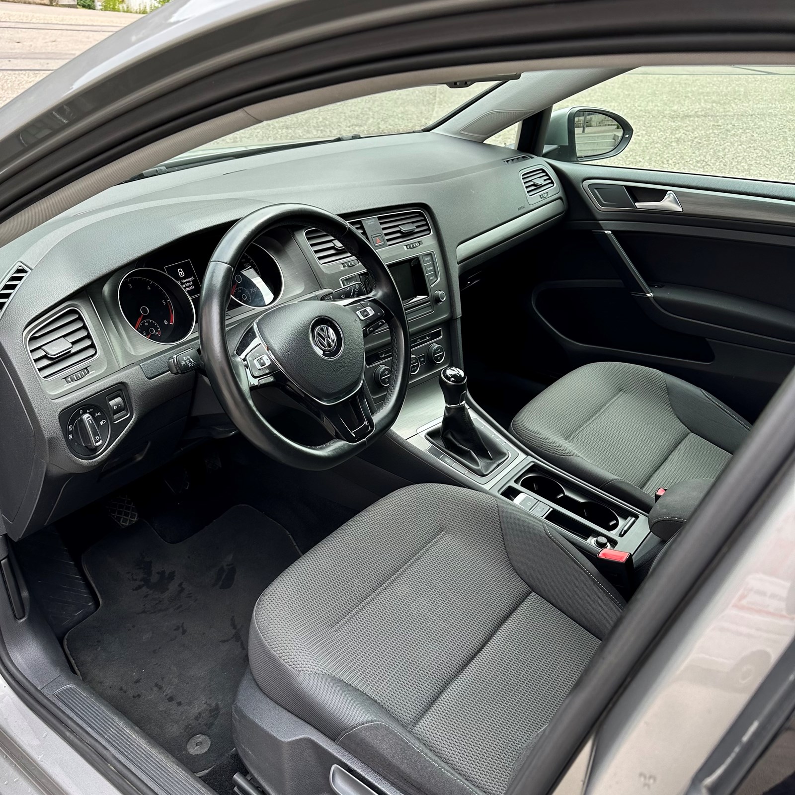 VW Golf 2.0 TDI Comfortline-image-4