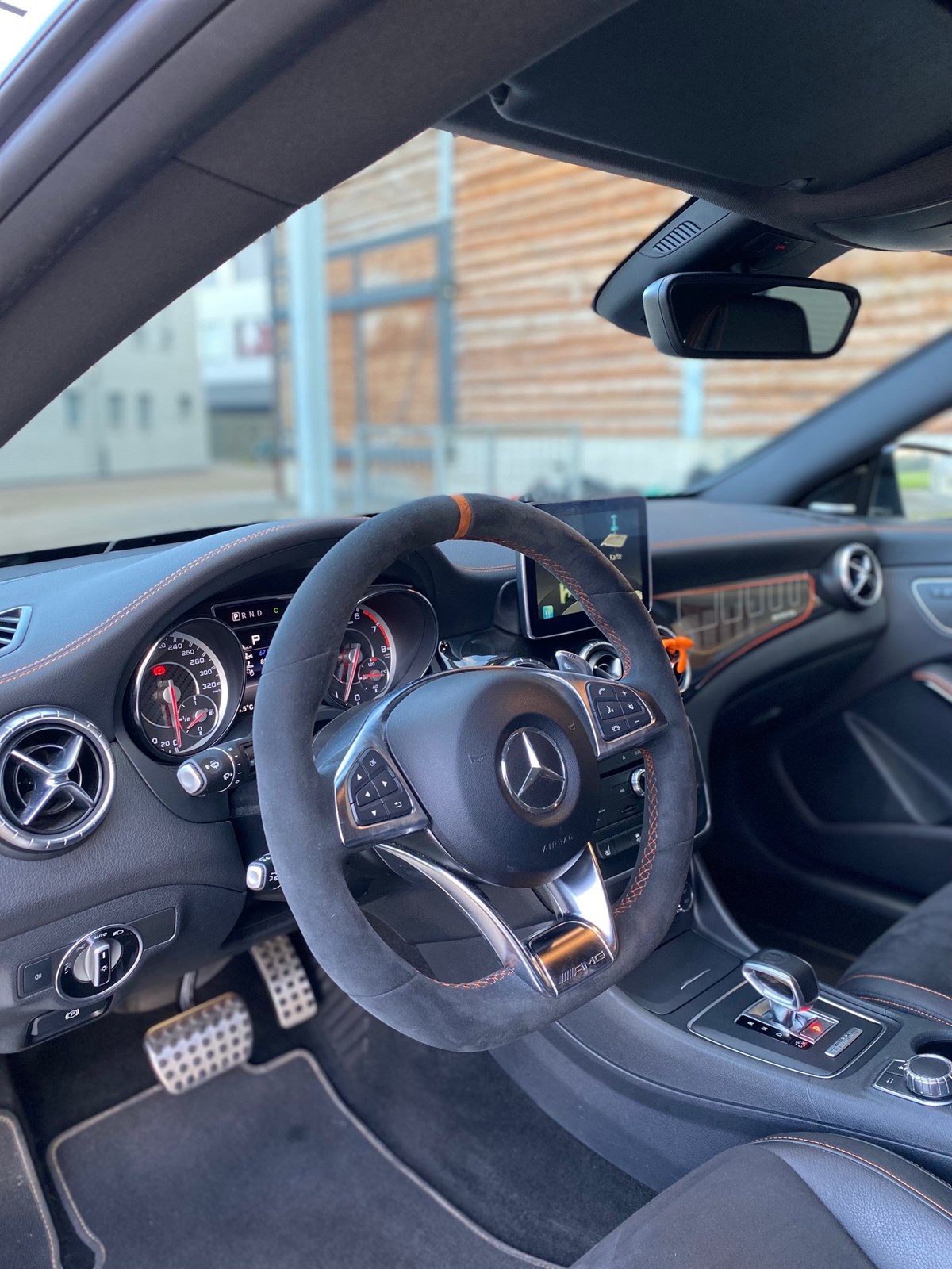 MERCEDES-BENZ CLA Shooting Brake 45 AMG 4Matic Speedshift-image-13