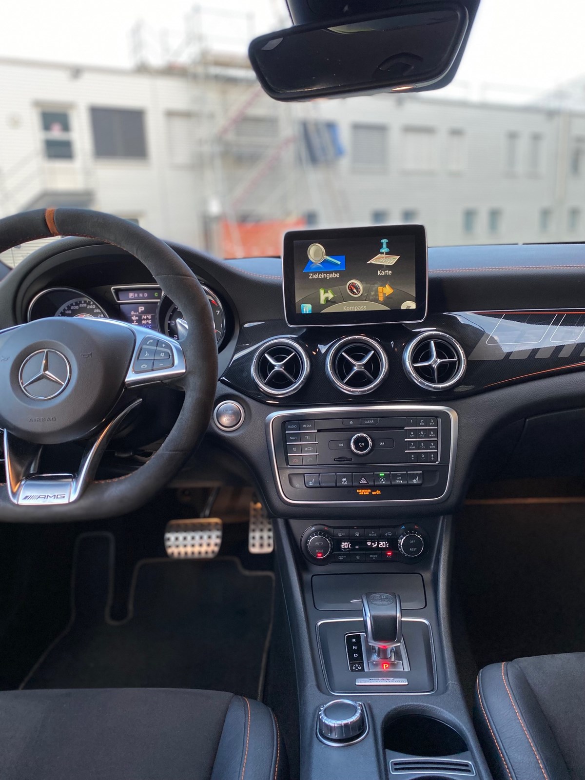 MERCEDES-BENZ CLA Shooting Brake 45 AMG 4Matic Speedshift-image-15
