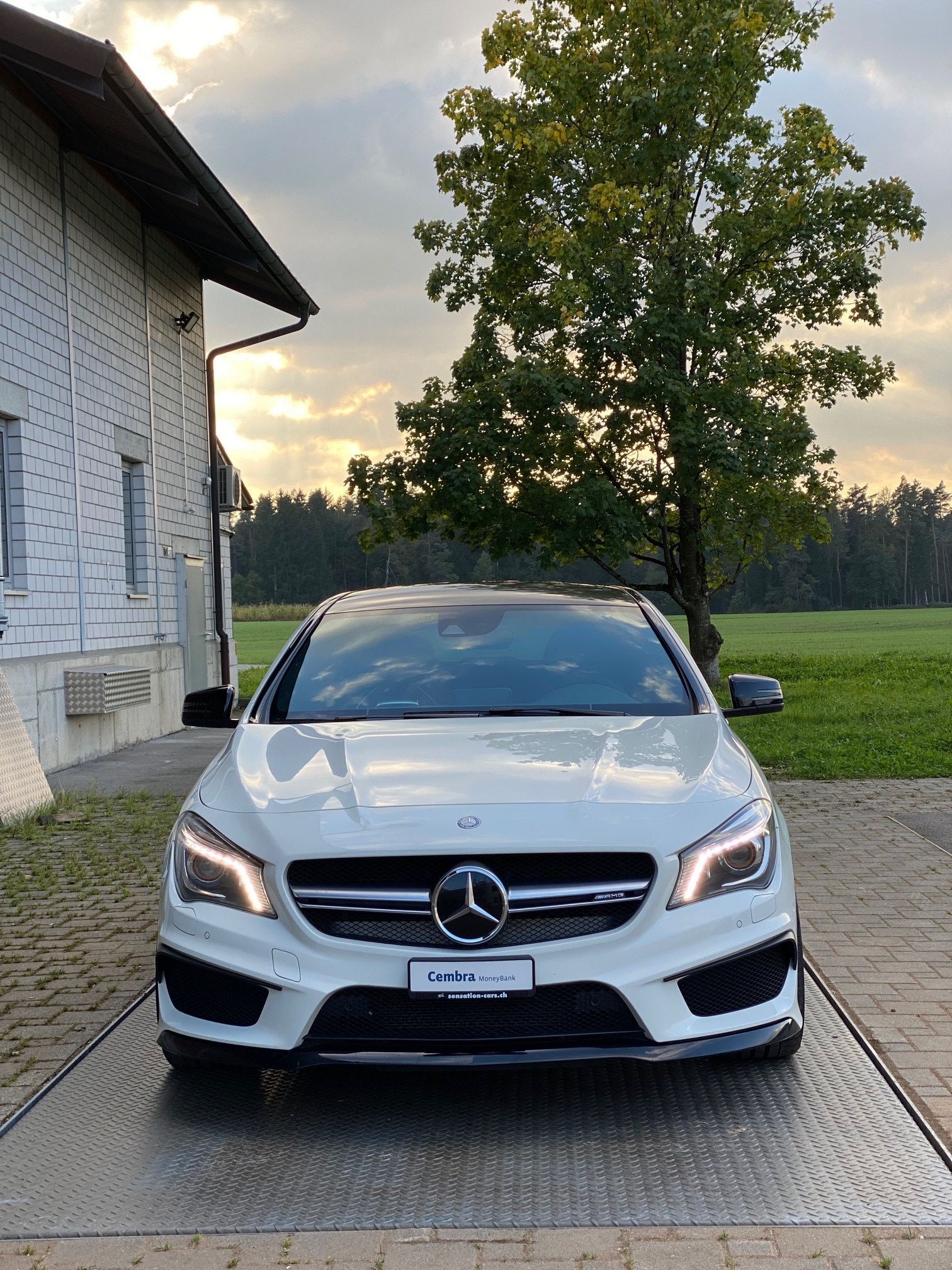 MERCEDES-BENZ CLA Shooting Brake 45 AMG 4Matic Speedshift-showroom-element-1
