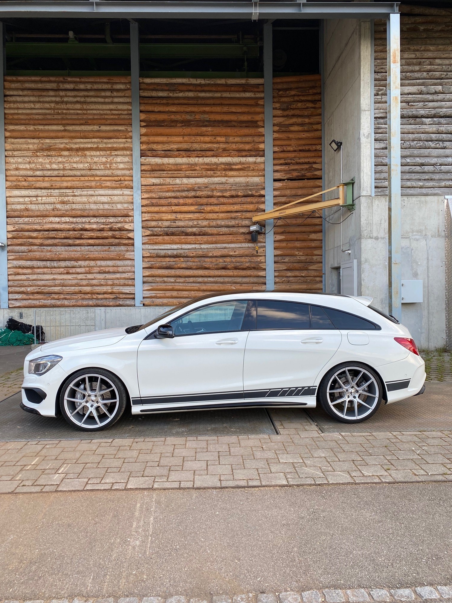 MERCEDES-BENZ CLA Shooting Brake 45 AMG 4Matic Speedshift-showroom-element-3