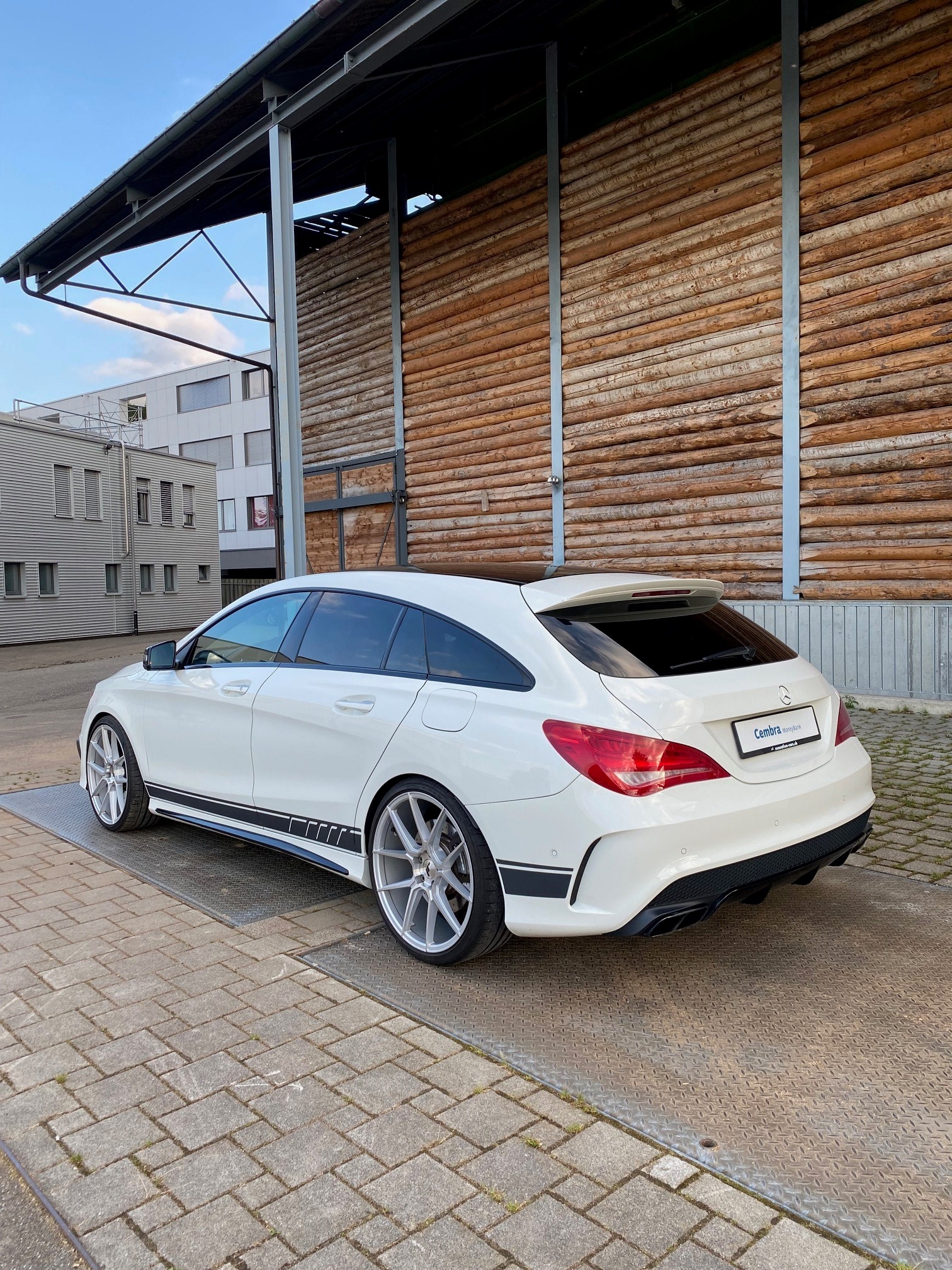 MERCEDES-BENZ CLA Shooting Brake 45 AMG 4Matic Speedshift-image-4