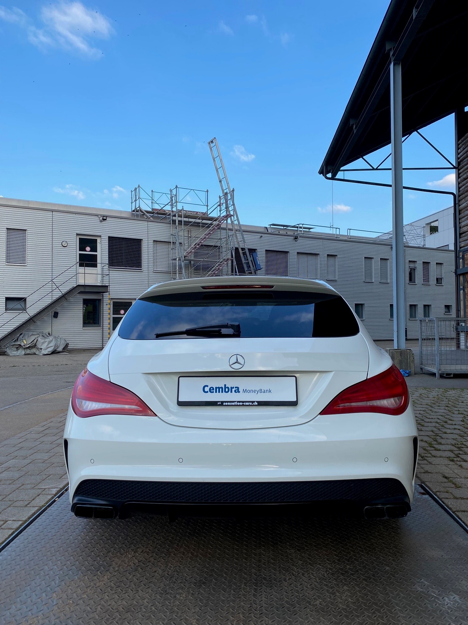 MERCEDES-BENZ CLA Shooting Brake 45 AMG 4Matic Speedshift-image-5