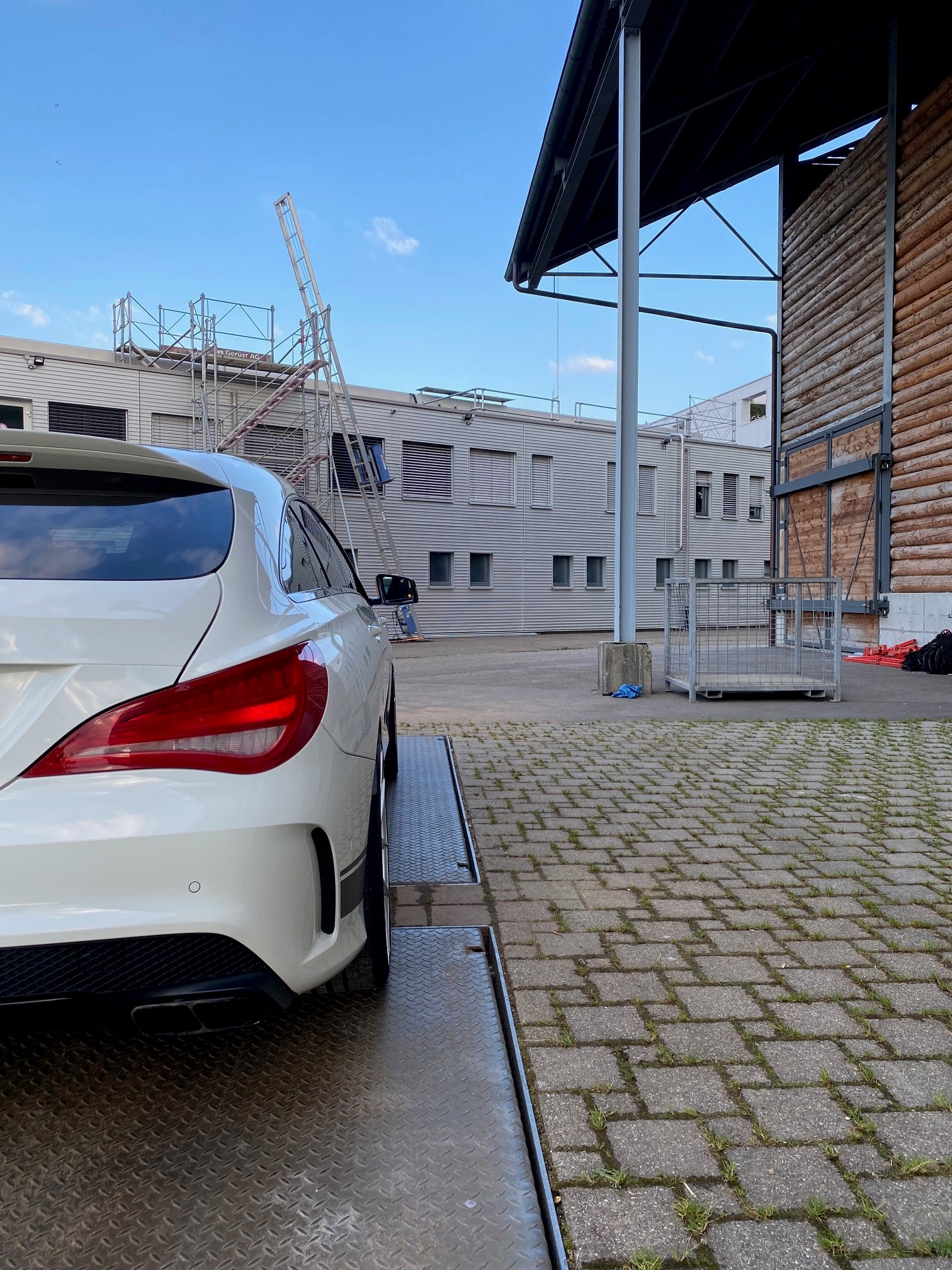 MERCEDES-BENZ CLA Shooting Brake 45 AMG 4Matic Speedshift-image-6