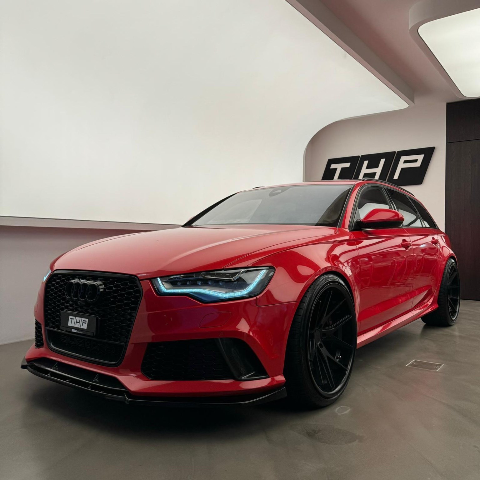 AUDI RS6 Avant 4.0 TFSI V8 quattro Tiptronic-image-1
