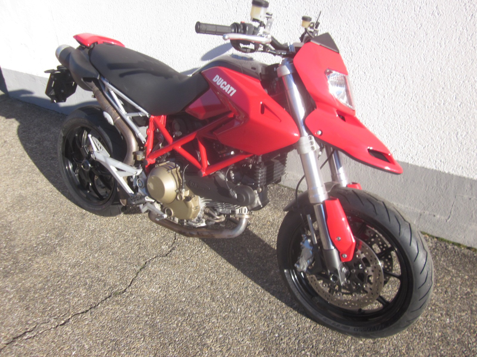 DUCATI Hypermotard 1100-image-2